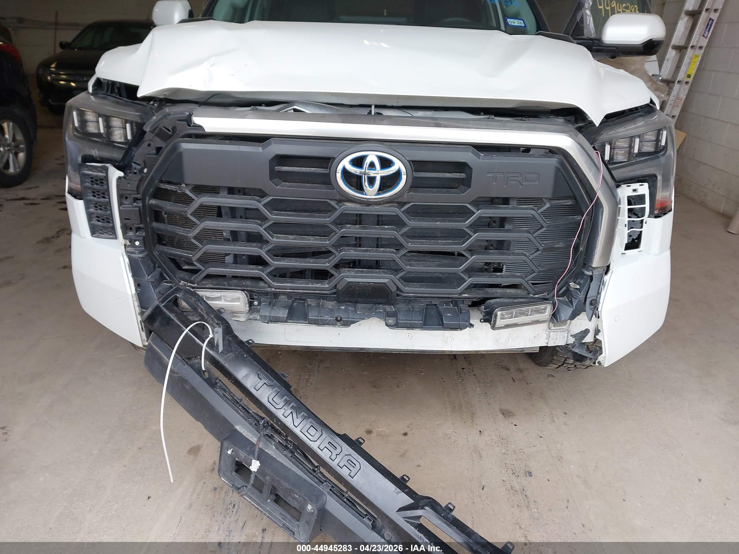 TOYOTA TUNDRA image 6