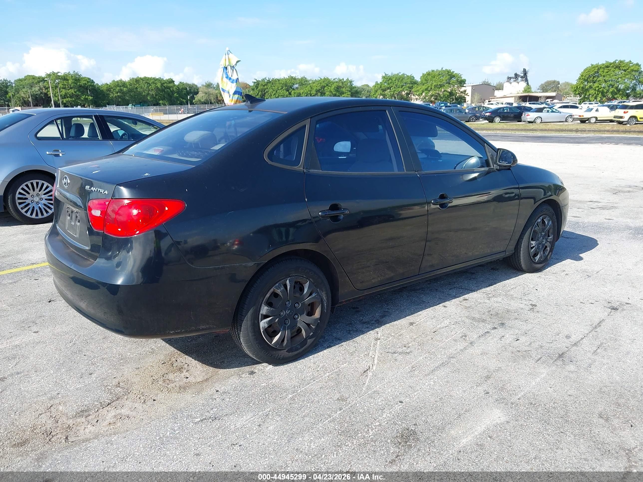 HYUNDAI ELANTRA image 4