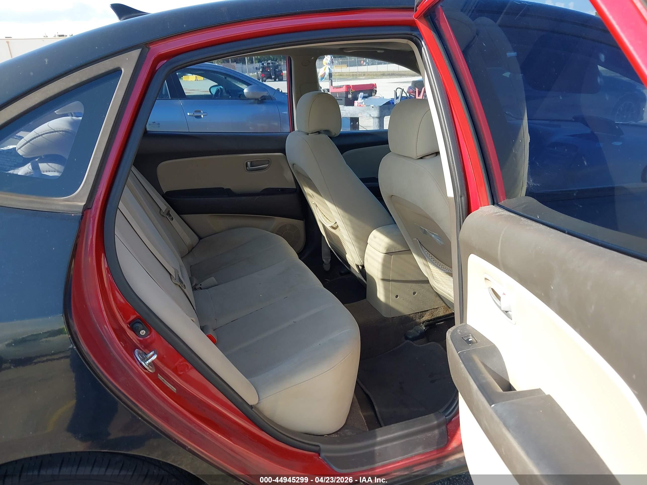 HYUNDAI ELANTRA image 8