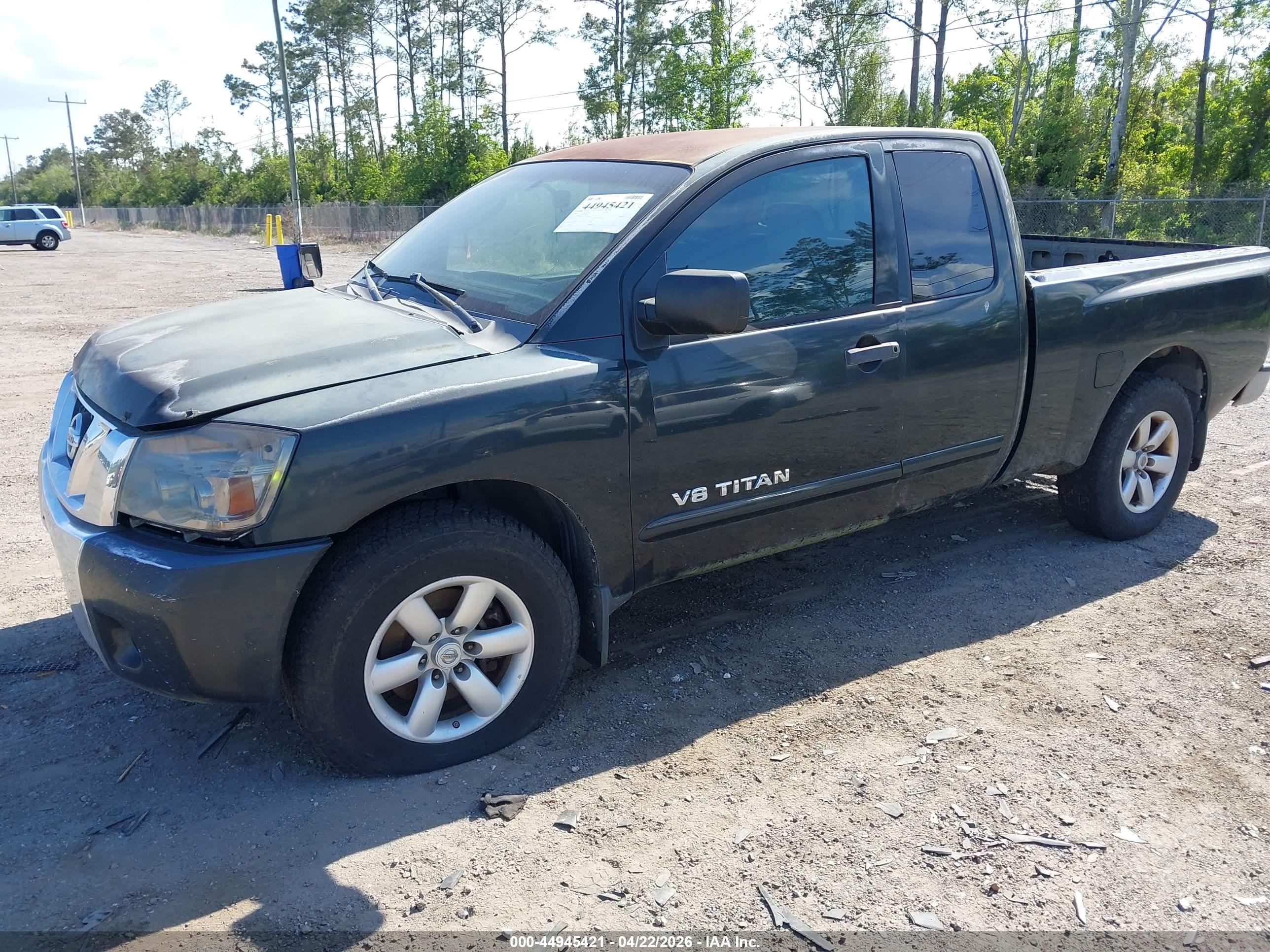 NISSAN TITAN image 2