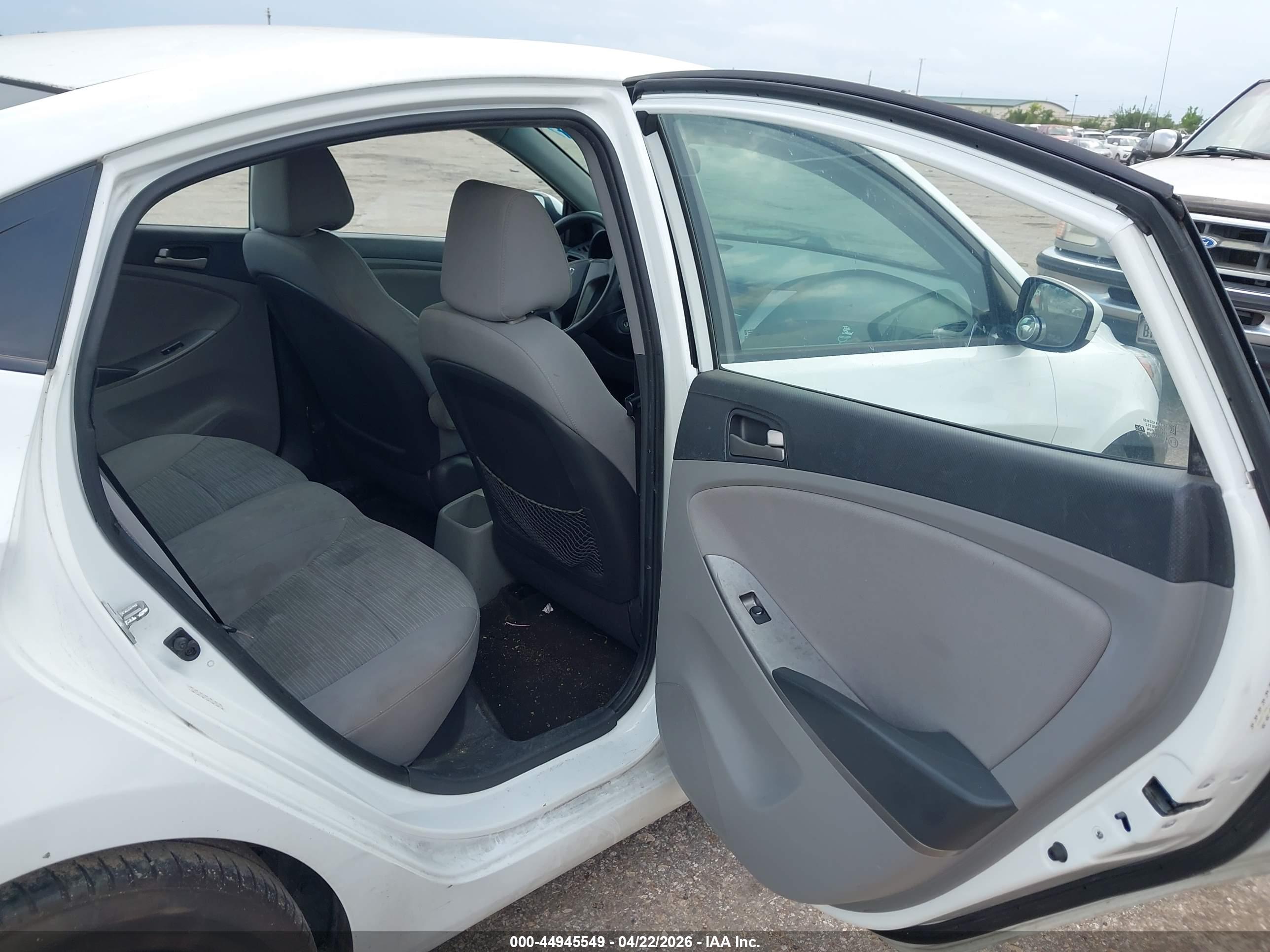 HYUNDAI ACCENT image 8