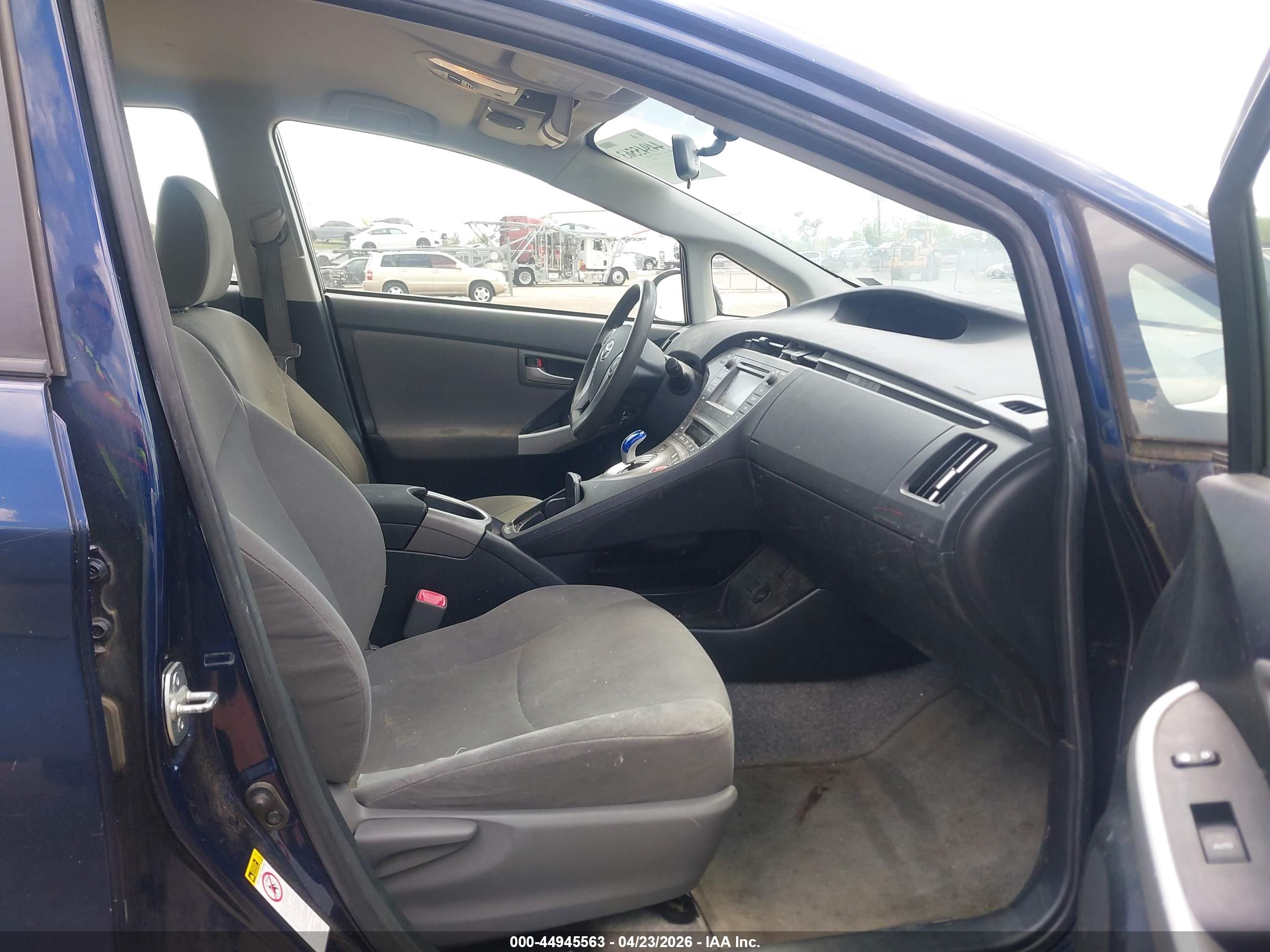 TOYOTA PRIUS image 5