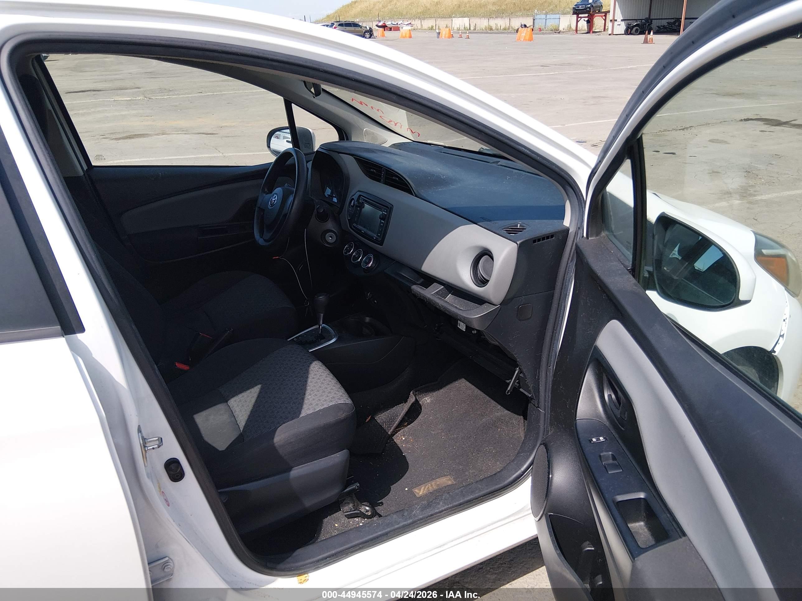 TOYOTA YARIS image 5