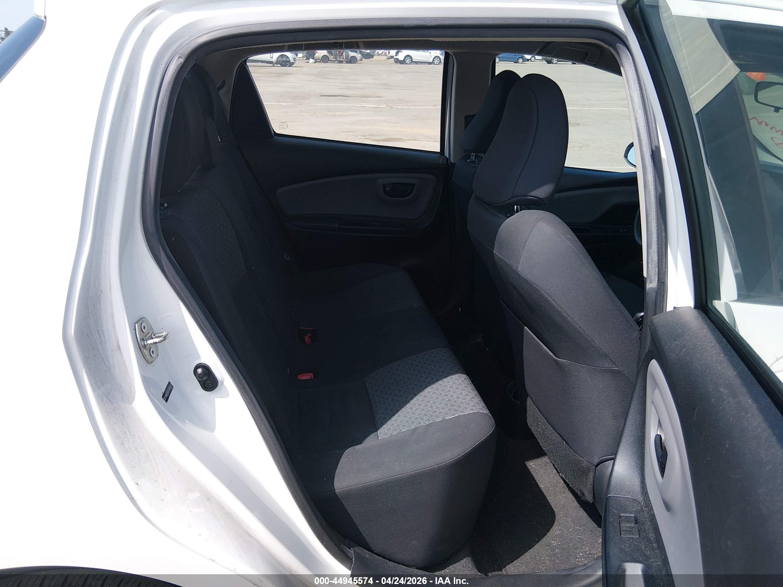 TOYOTA YARIS image 8