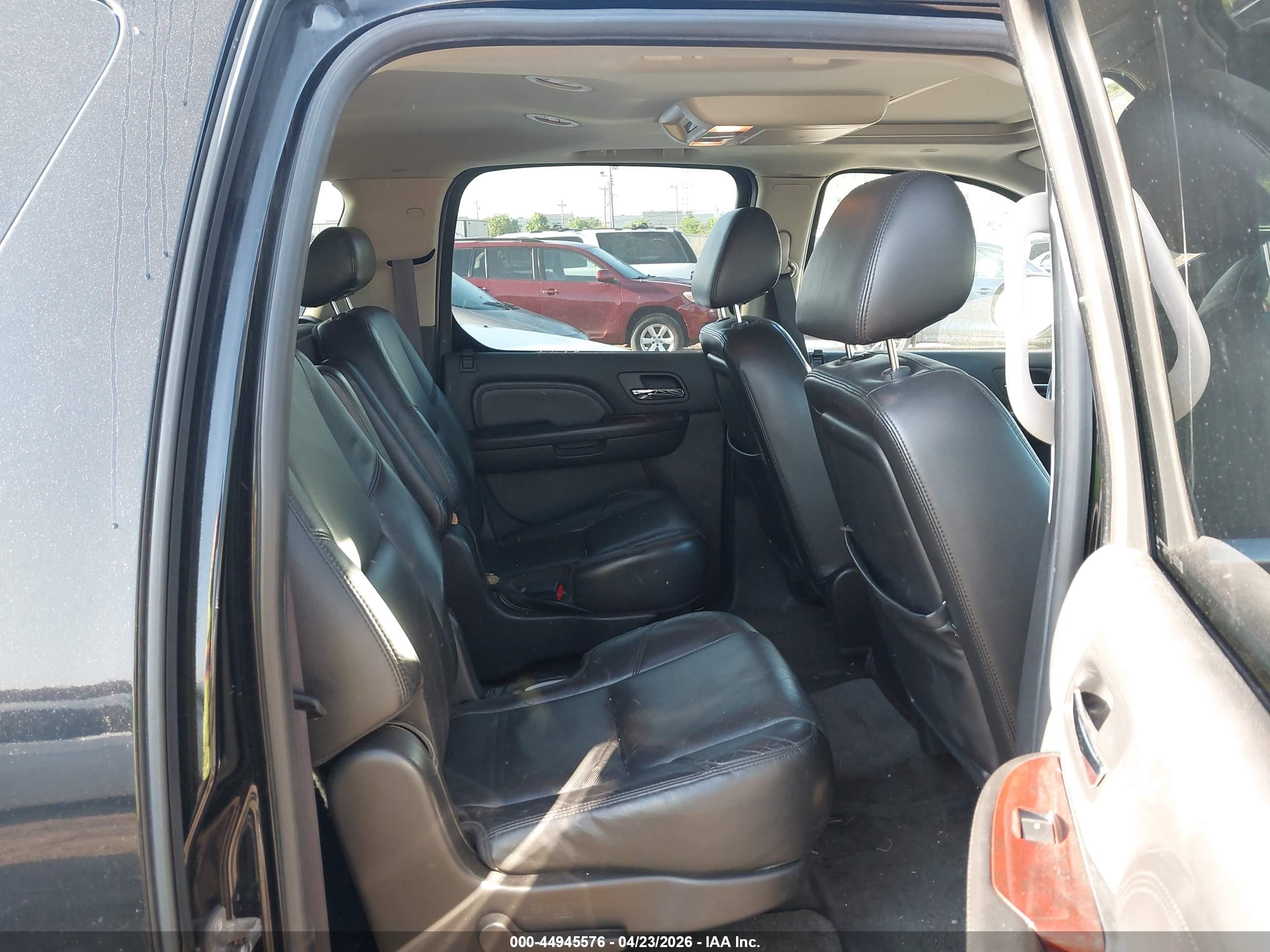 CADILLAC ESCALADE image 8