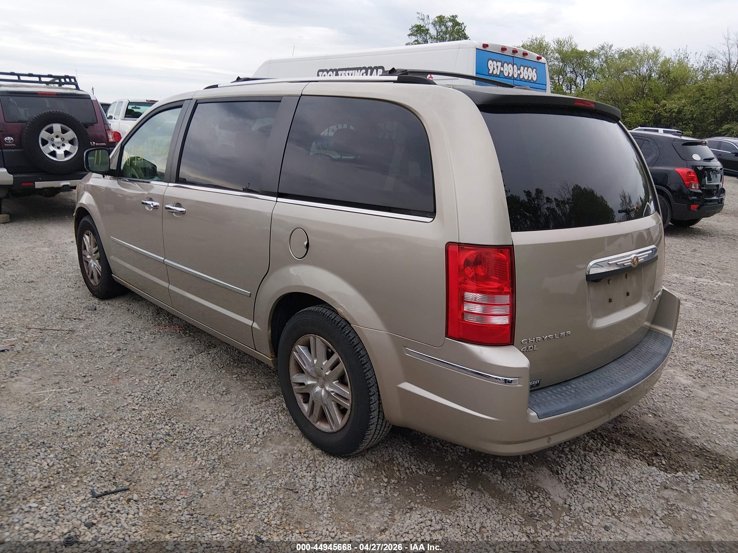 CHRYSLER TOWN image 3