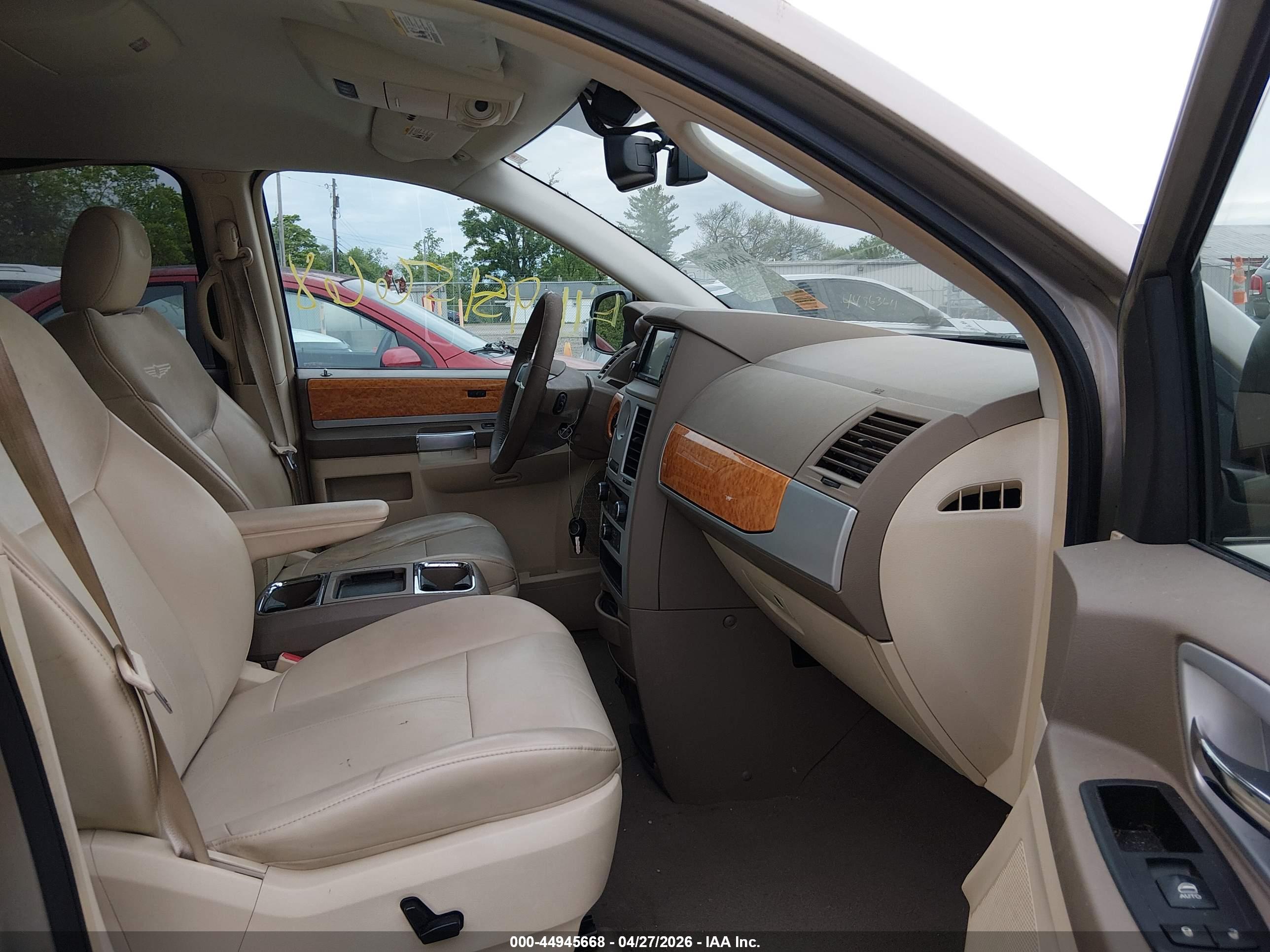 CHRYSLER TOWN image 5