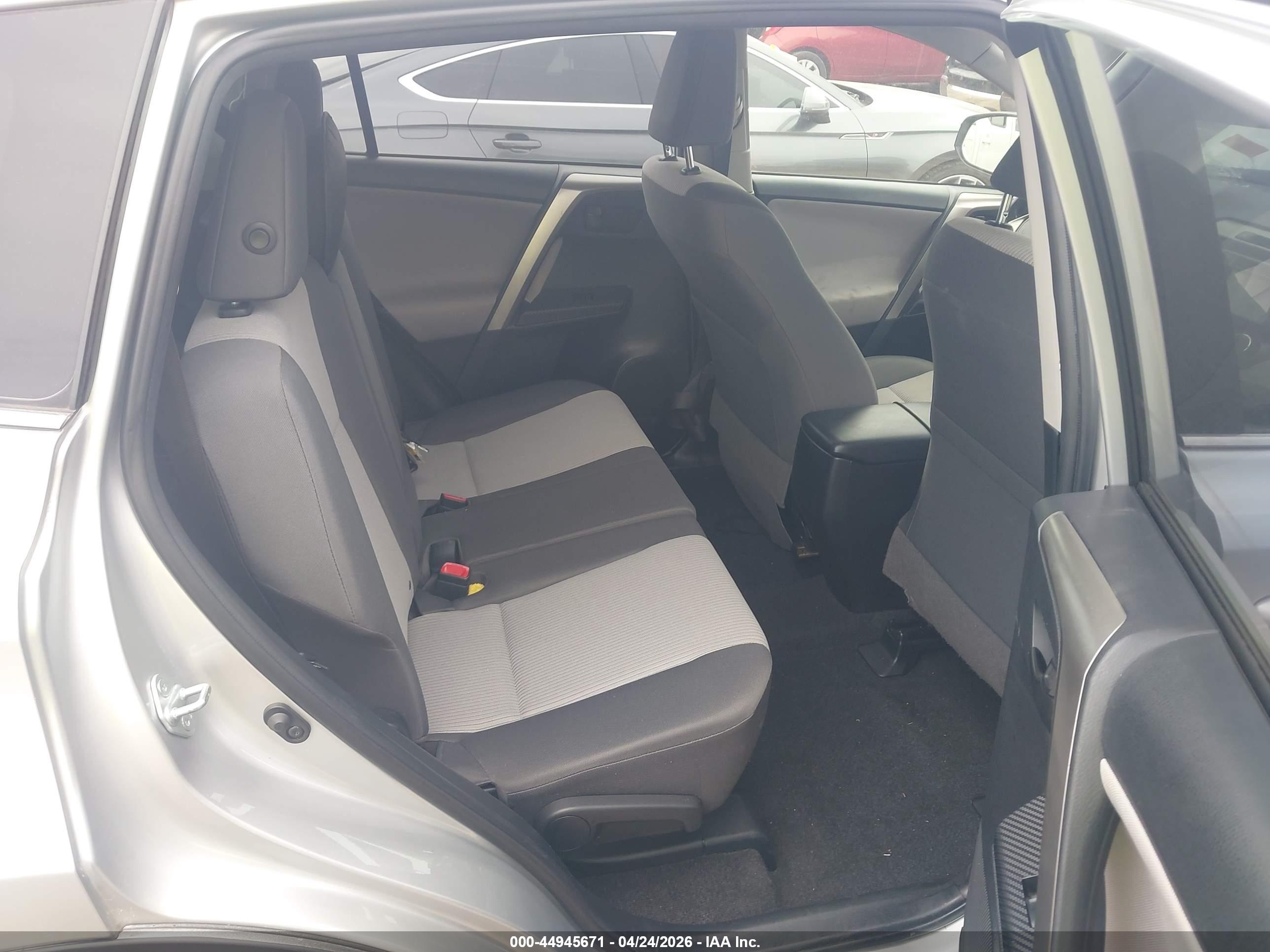 TOYOTA RAV4 image 8