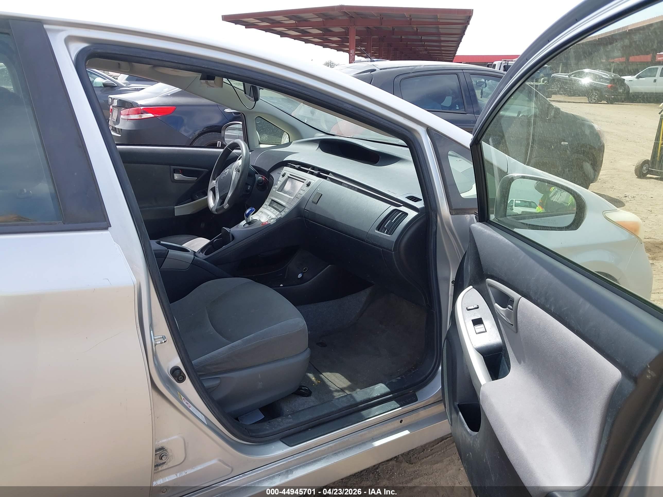 TOYOTA PRIUS image 5