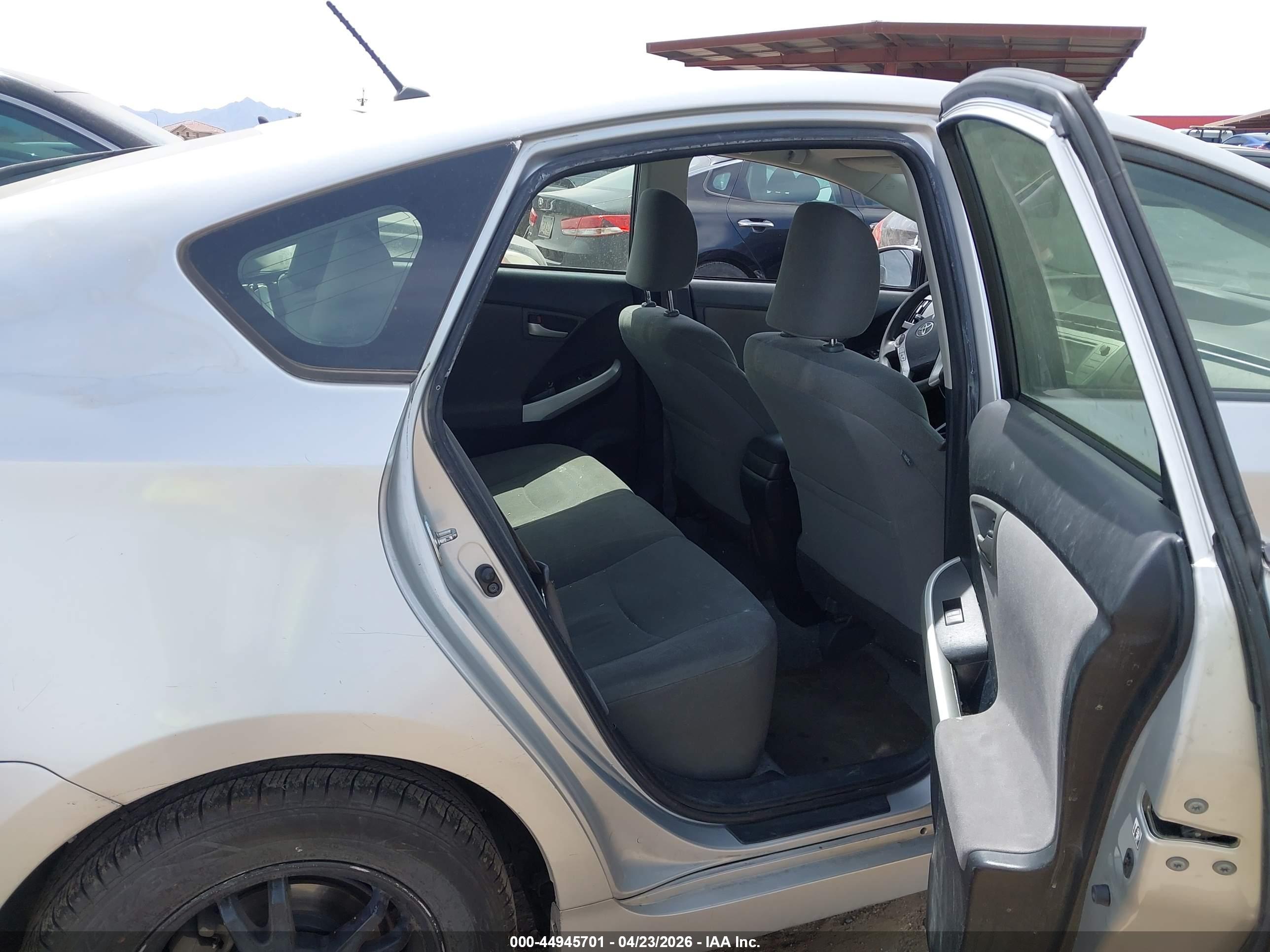 TOYOTA PRIUS image 8