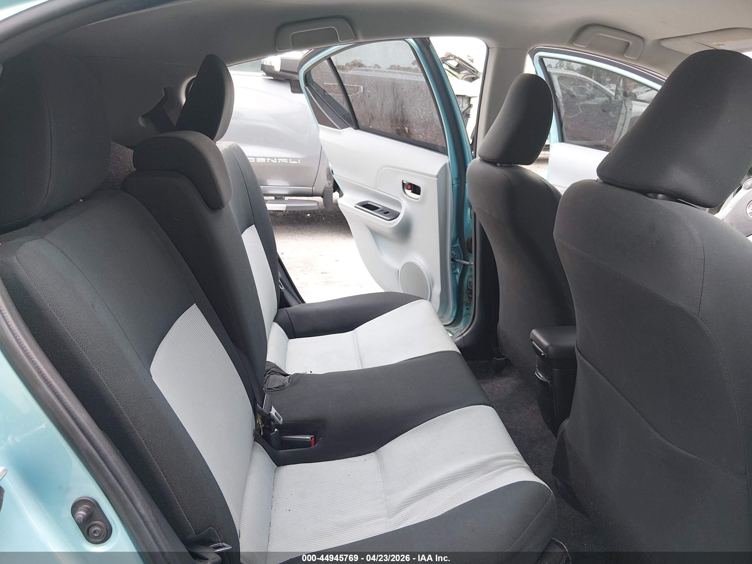 TOYOTA PRIUS image 8