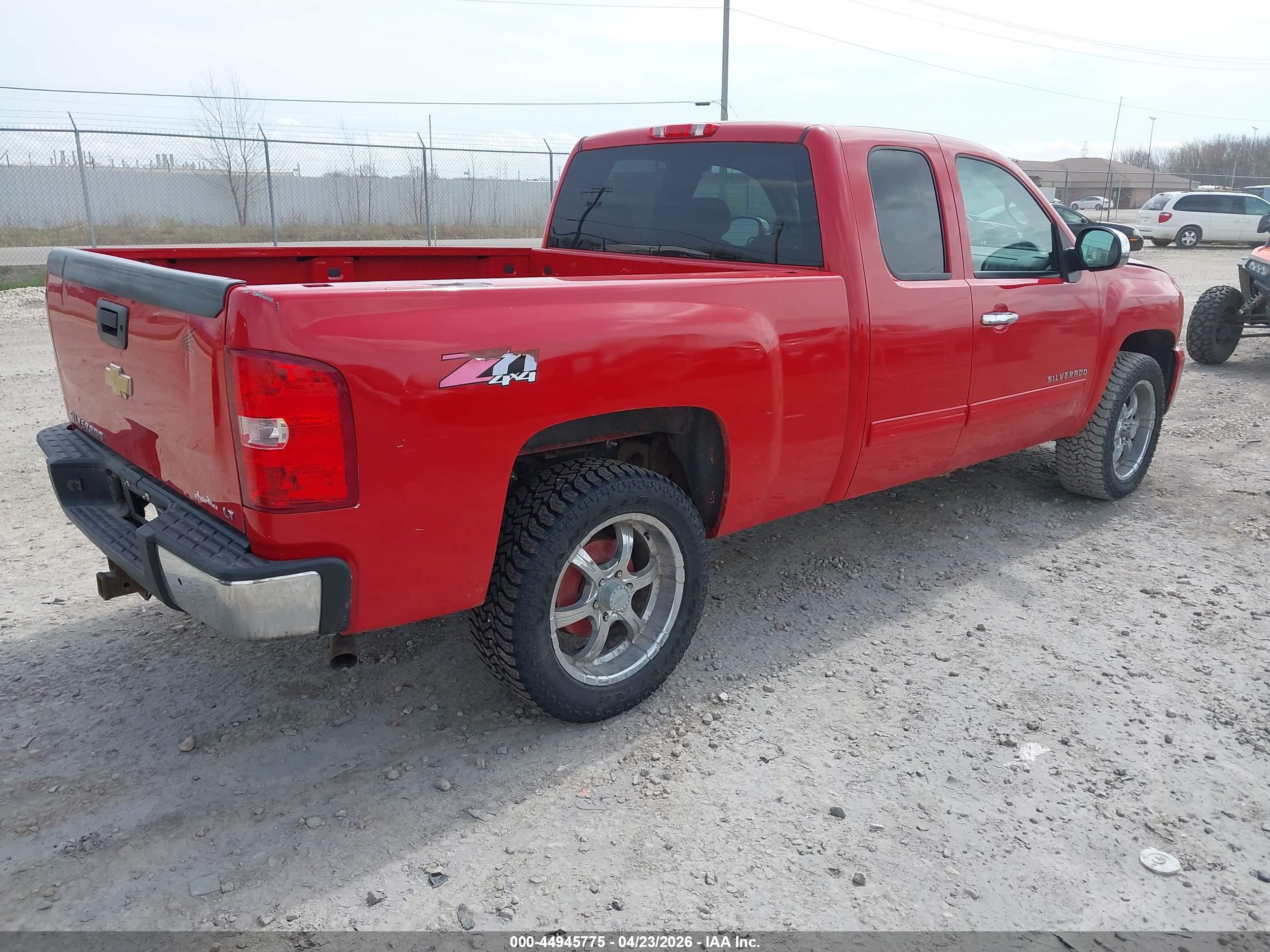 CHEVROLET SILVERADO image 4