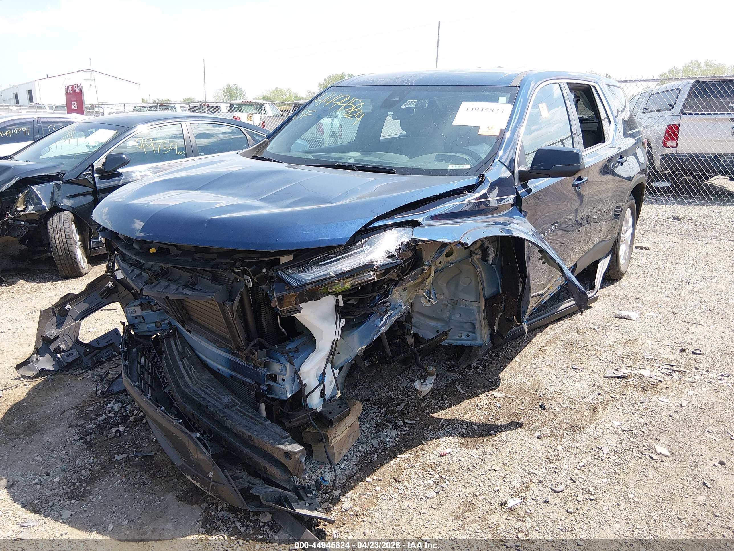 CHEVROLET TRAVERSE image 2