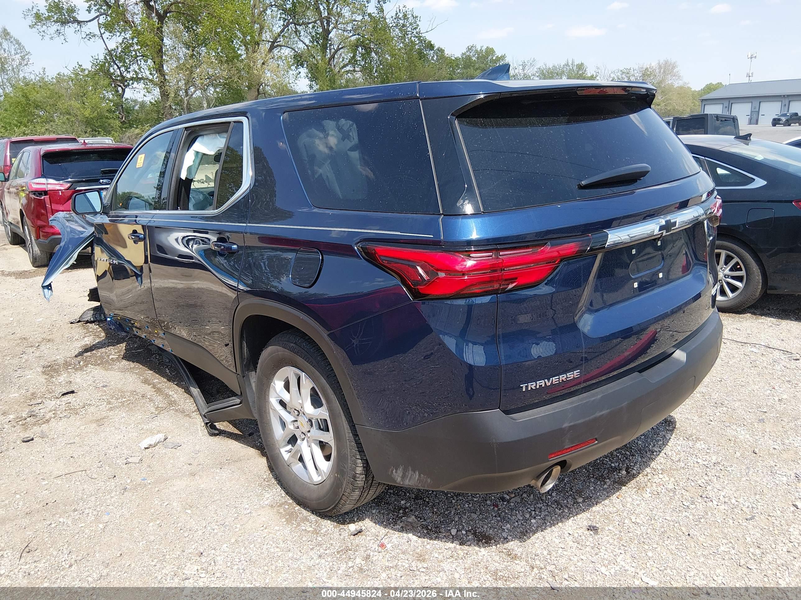 CHEVROLET TRAVERSE image 3
