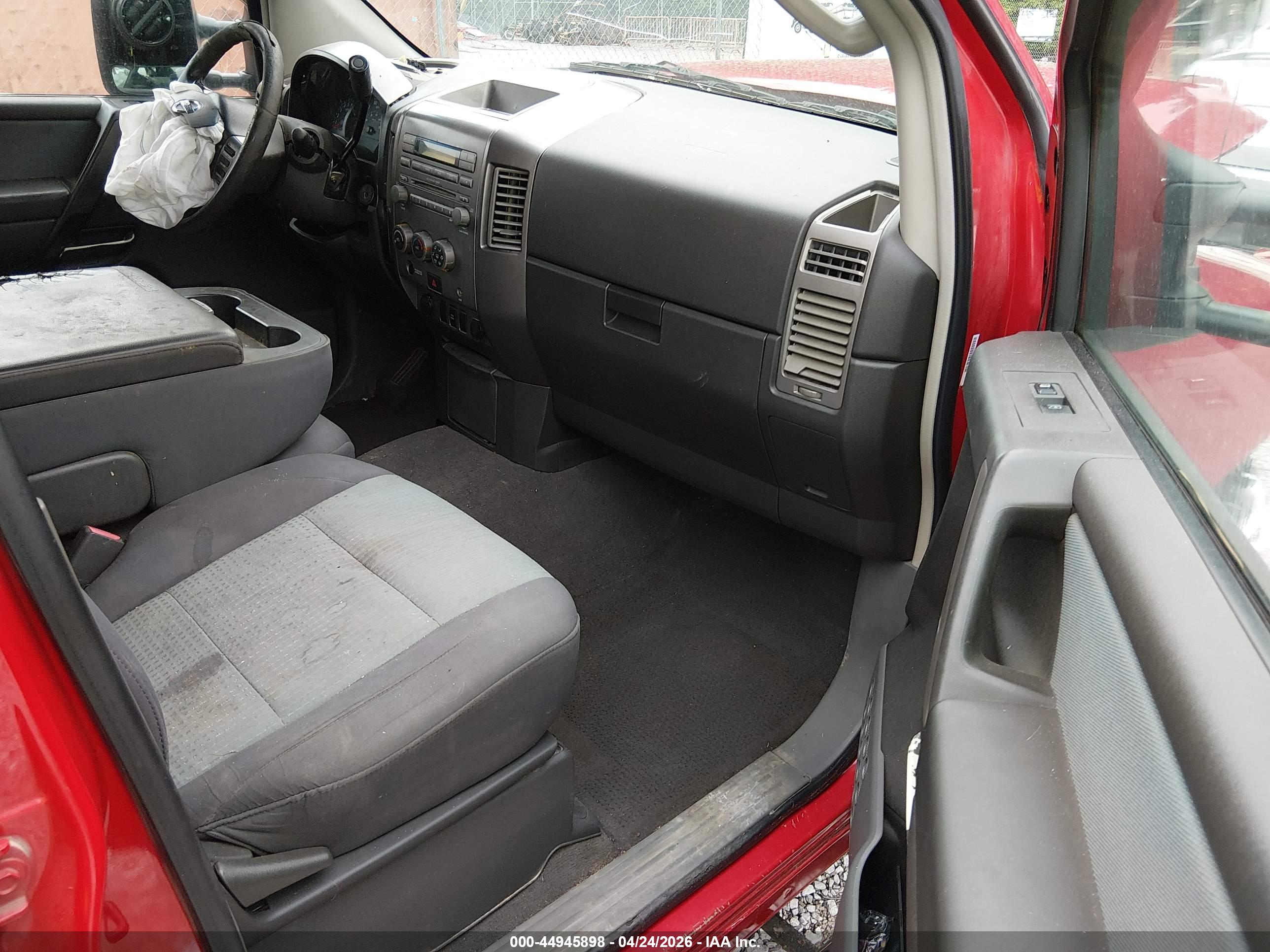 NISSAN TITAN image 5