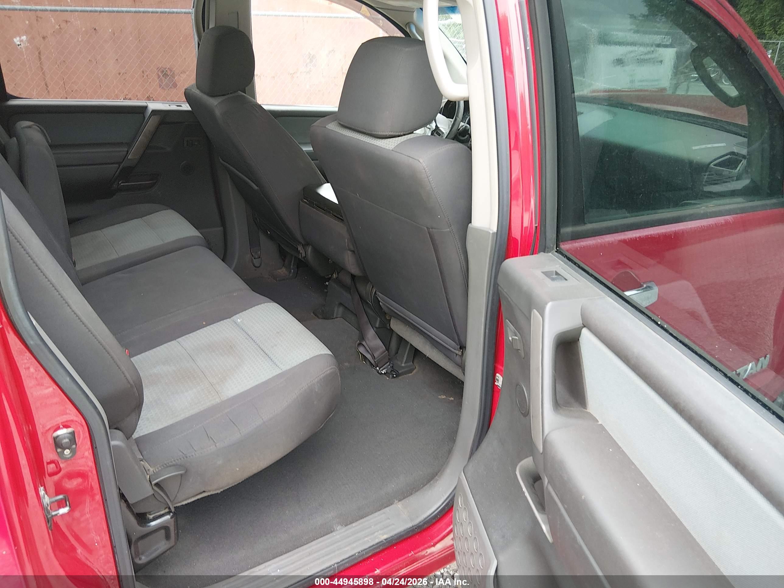 NISSAN TITAN image 8