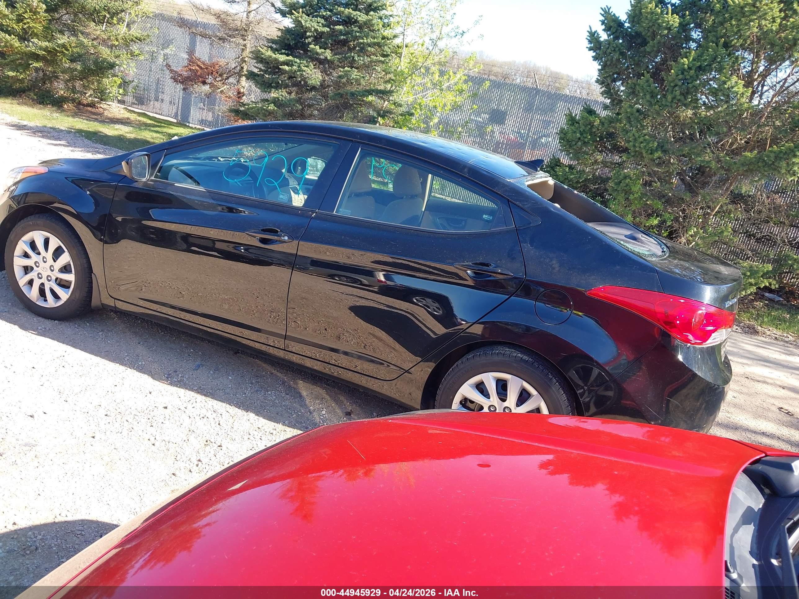 HYUNDAI ELANTRA image 3
