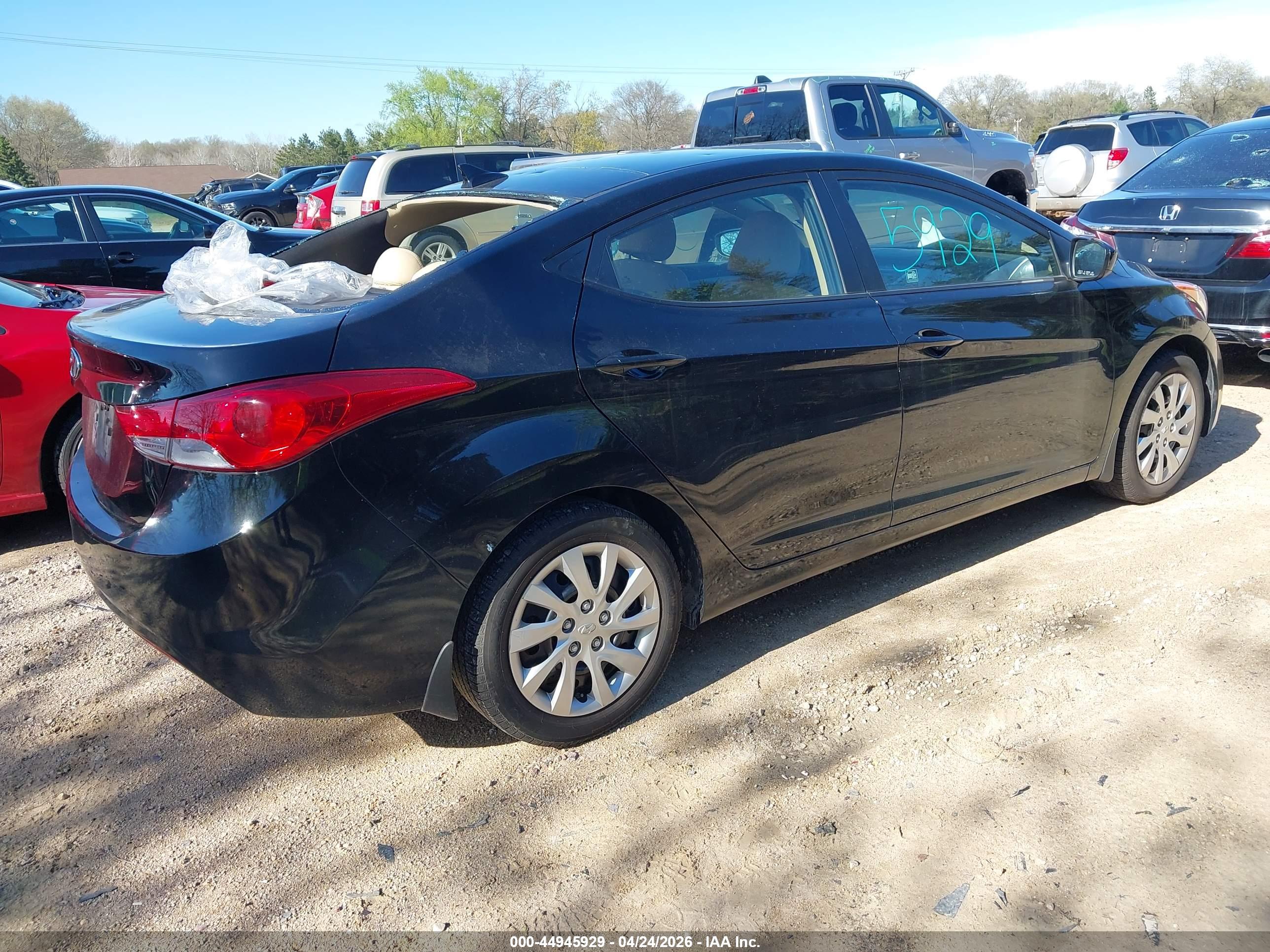 HYUNDAI ELANTRA image 4