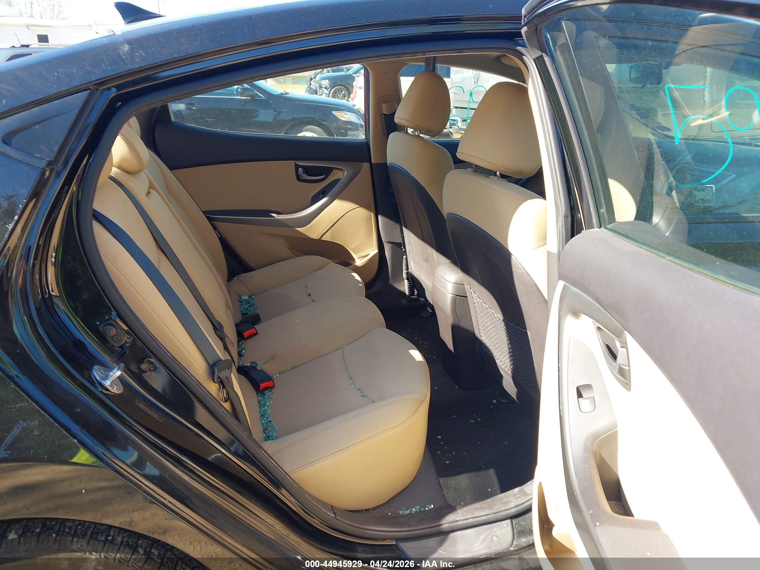 HYUNDAI ELANTRA image 8