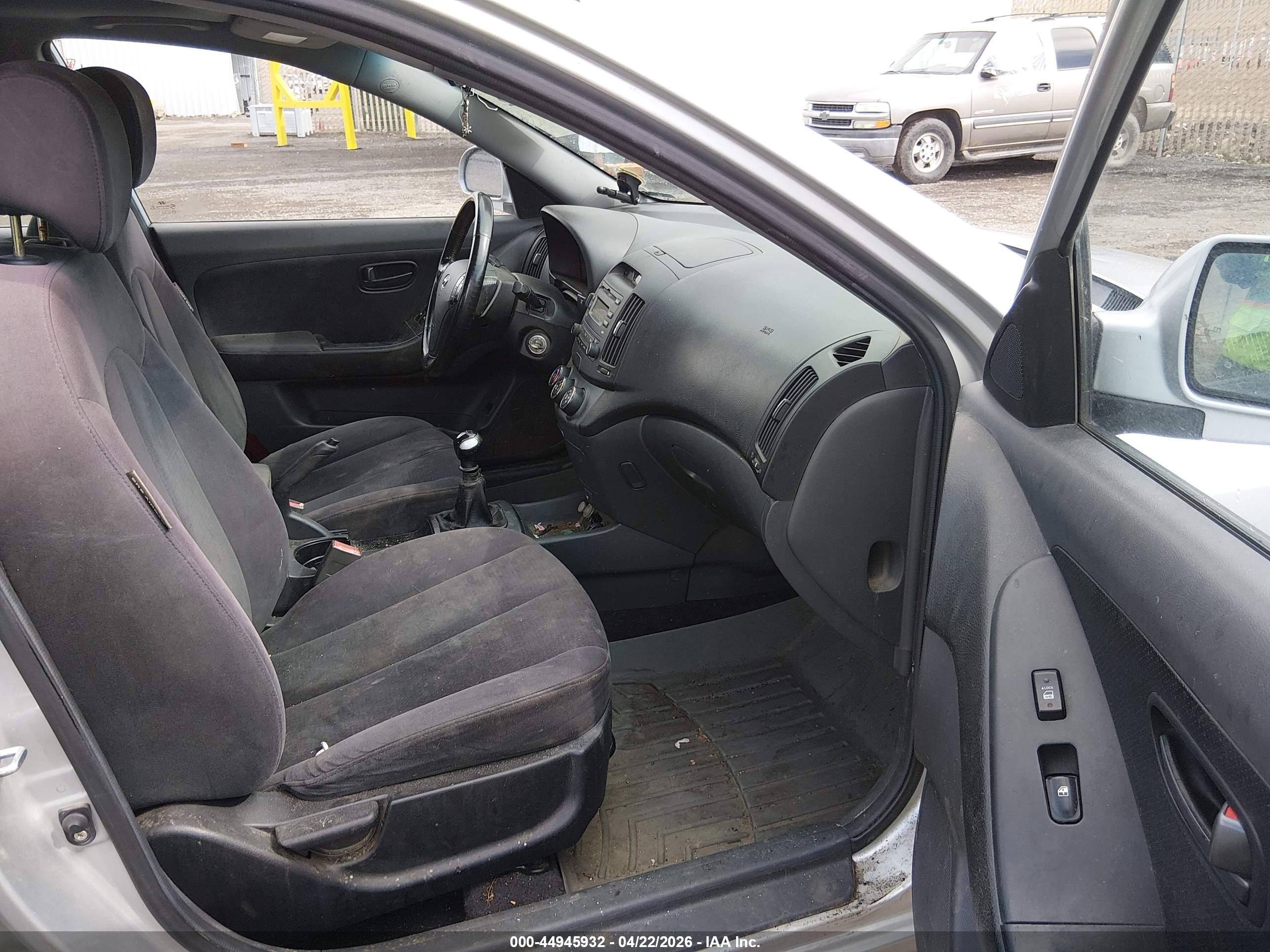 HYUNDAI ELANTRA image 5