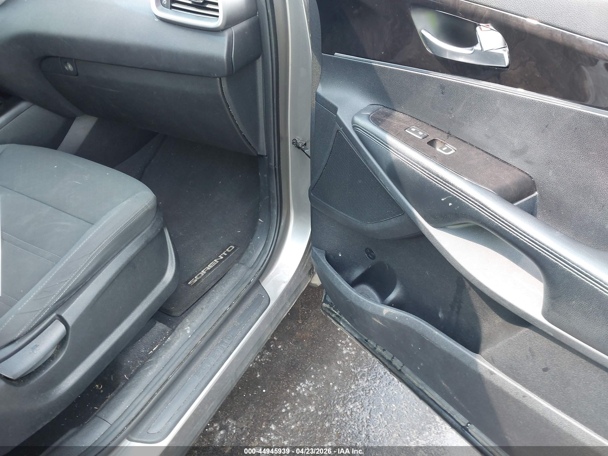 KIA SORENTO image 5