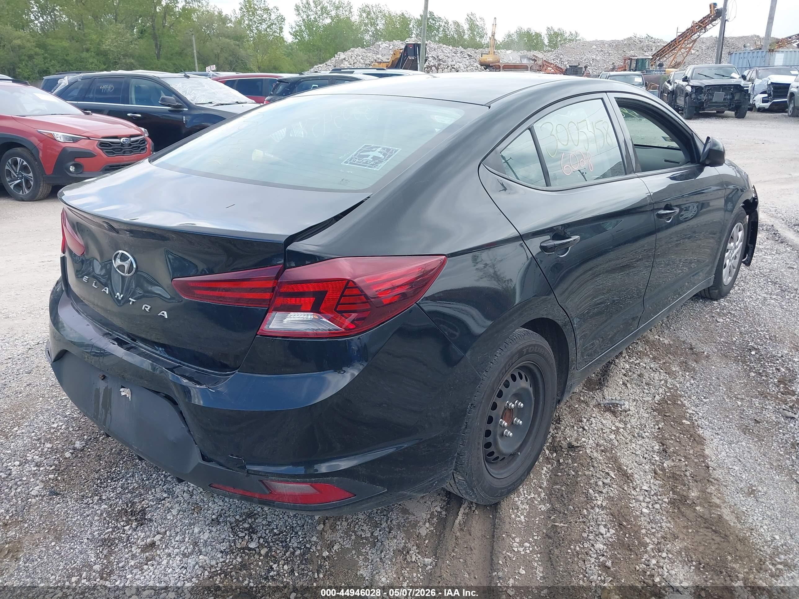 HYUNDAI ELANTRA image 4
