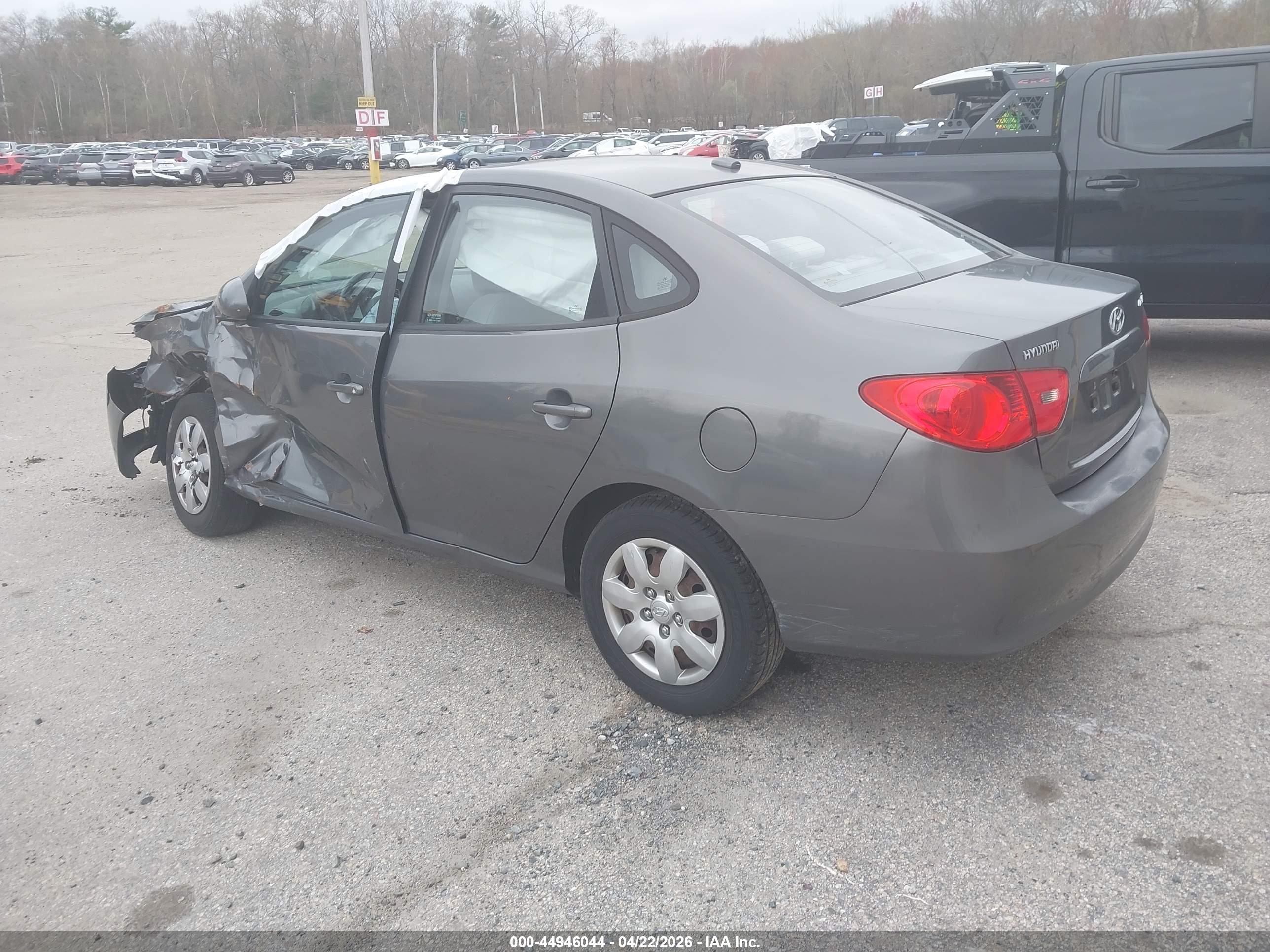 HYUNDAI ELANTRA image 3