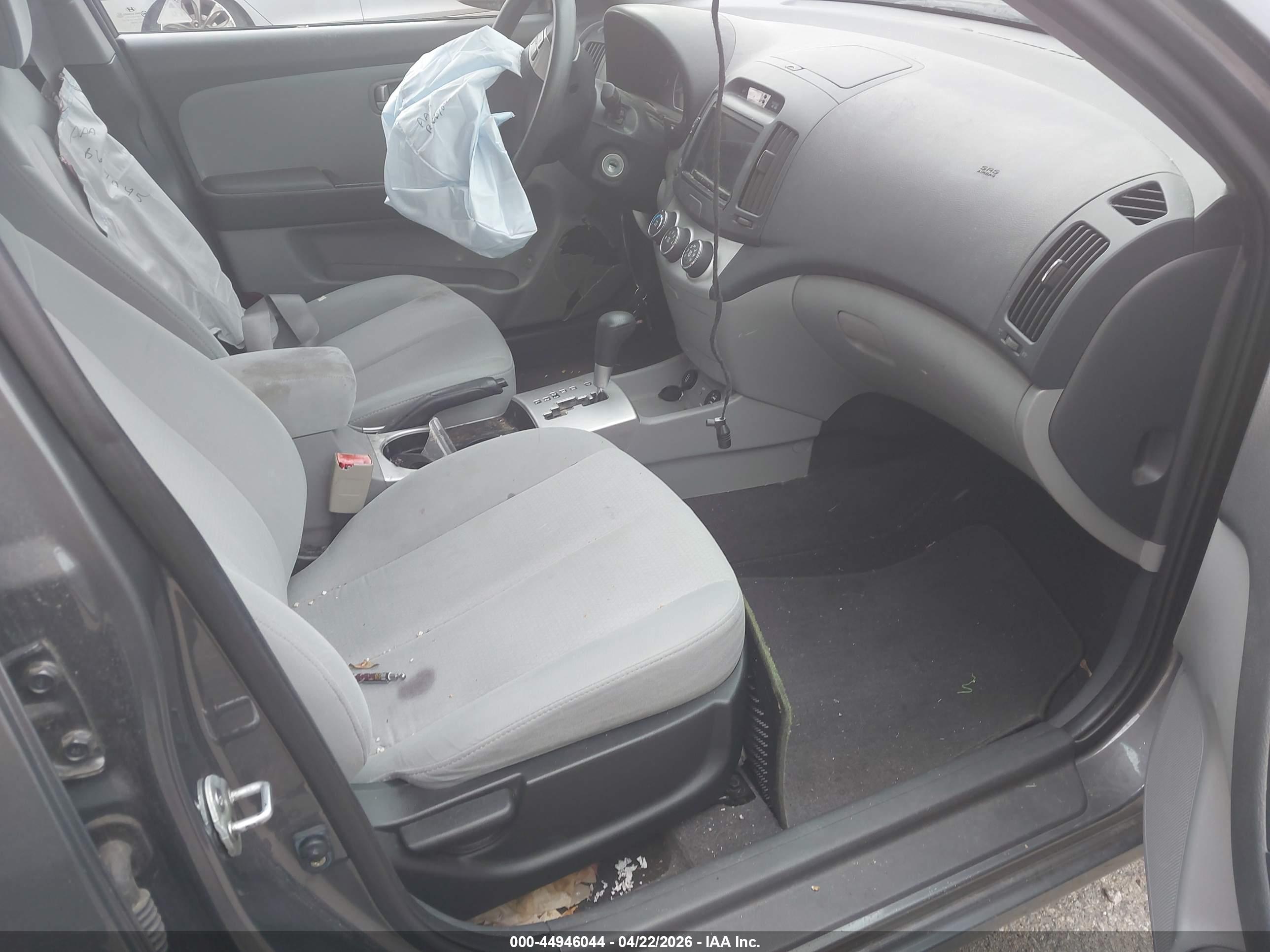 HYUNDAI ELANTRA image 5
