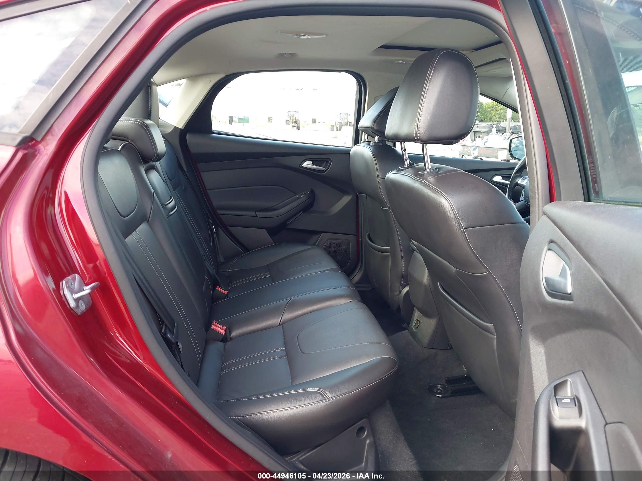 FORD FOCUS image 8