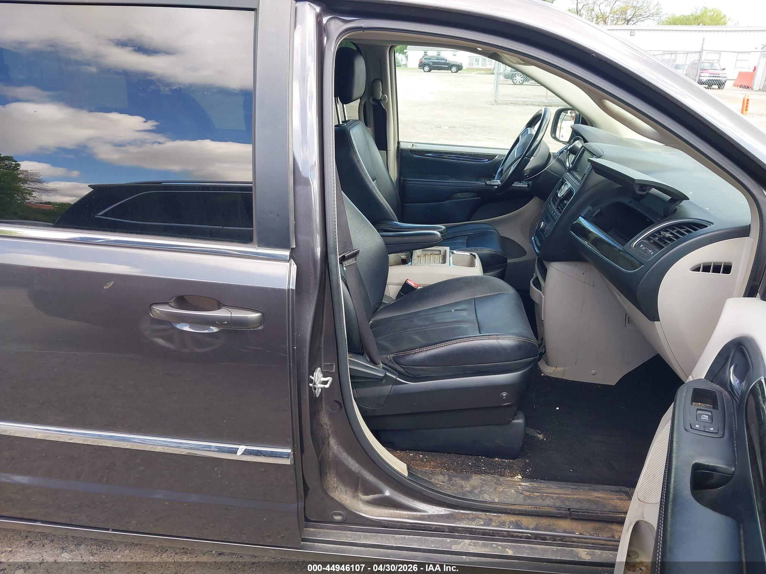 CHRYSLER TOWN image 5