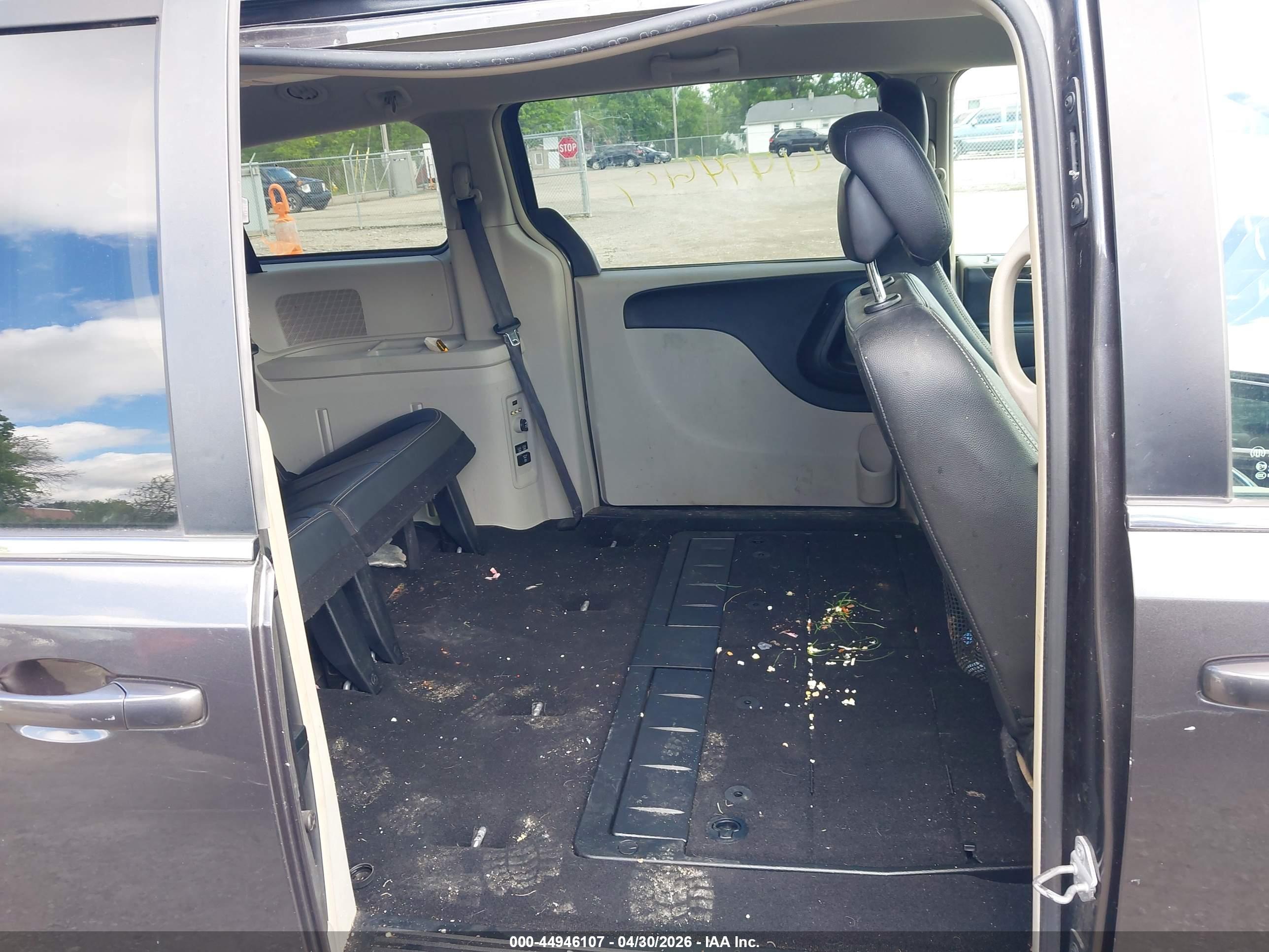 CHRYSLER TOWN image 8