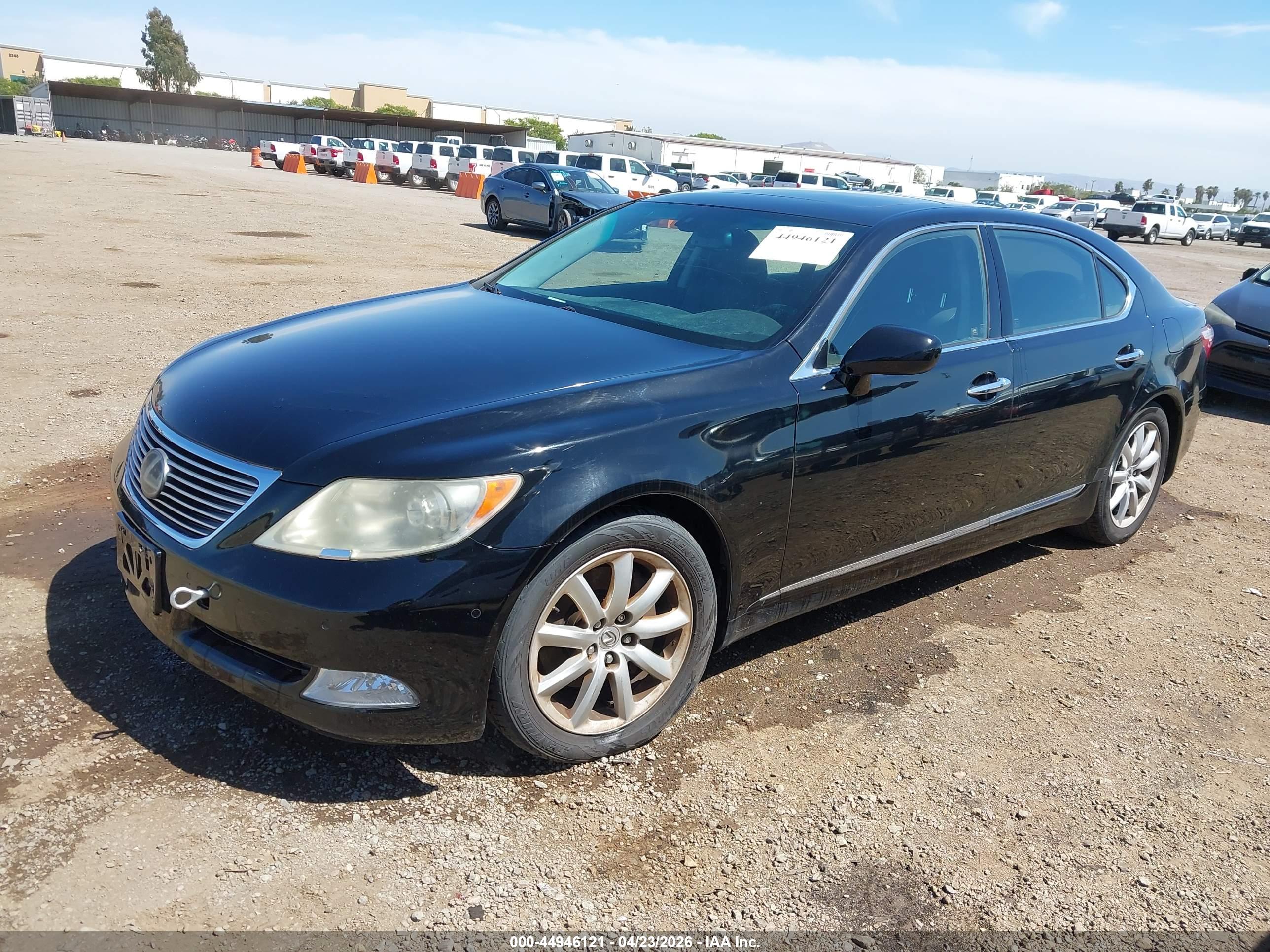 LEXUS LS image 2