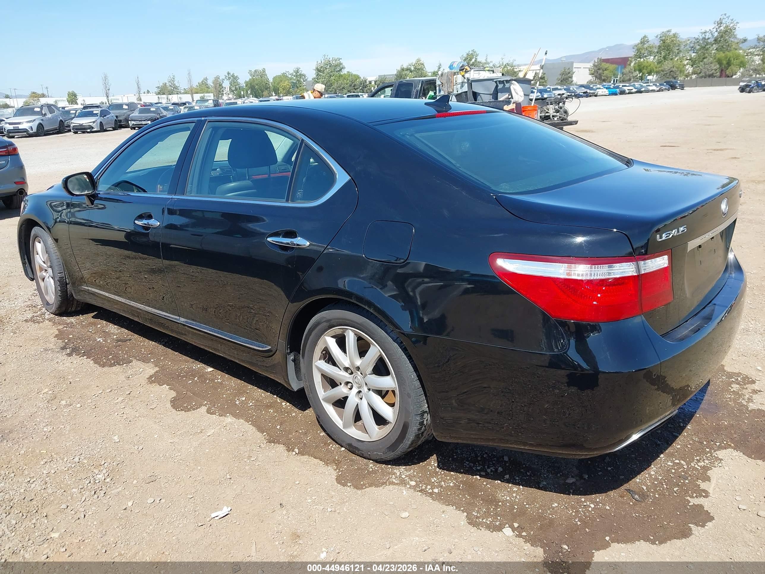 LEXUS LS image 3