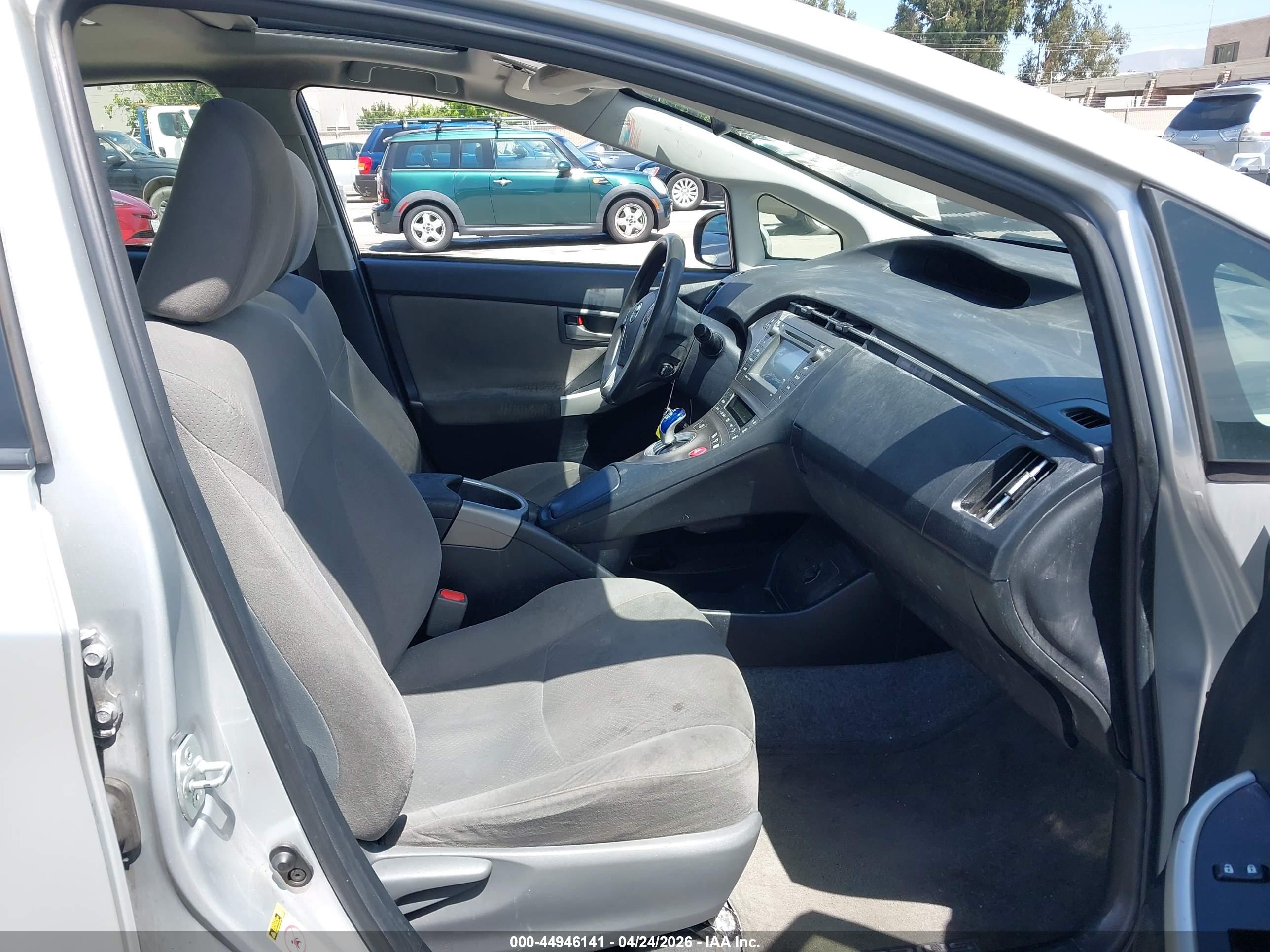 TOYOTA PRIUS image 5