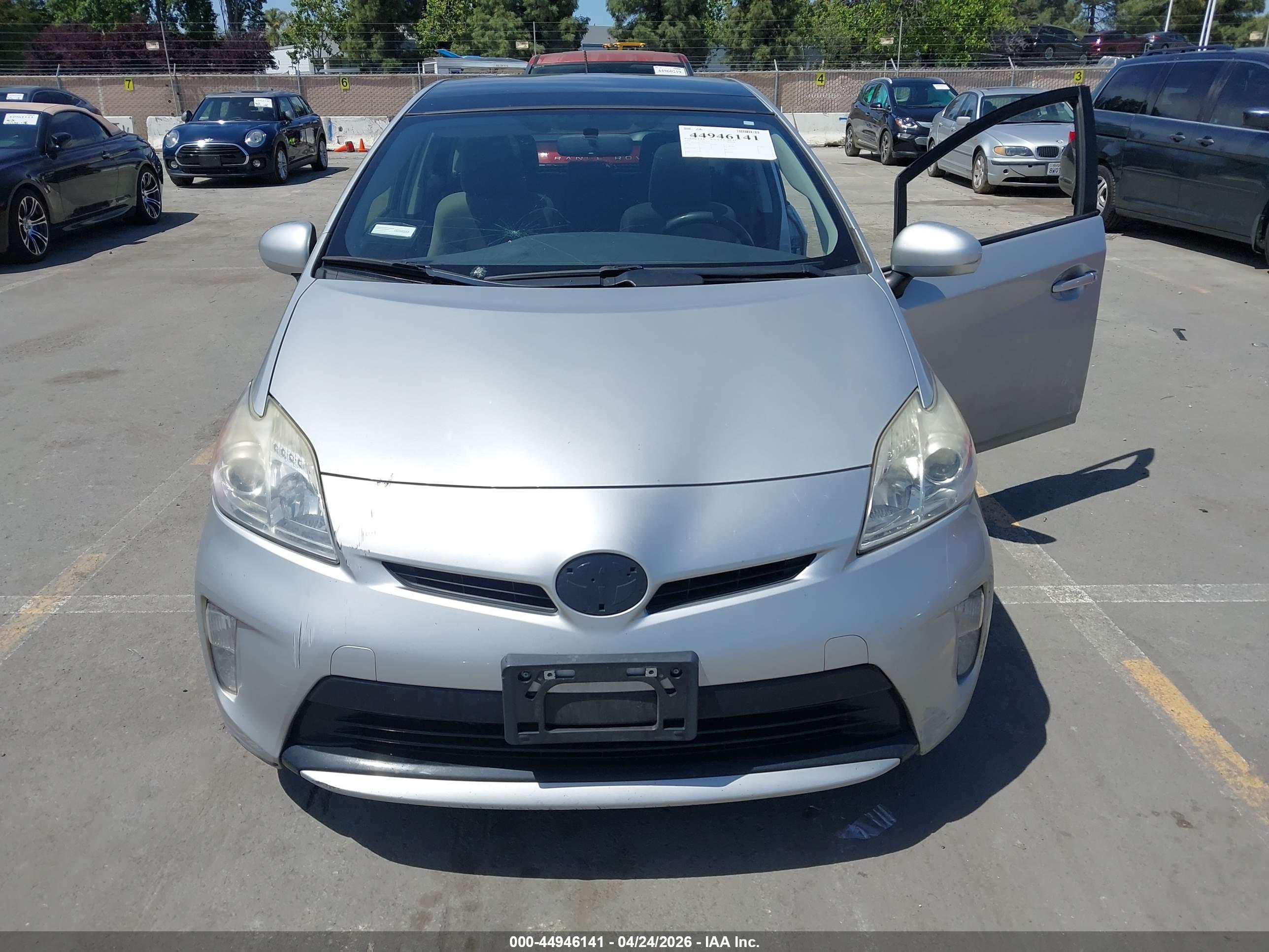 TOYOTA PRIUS image 6