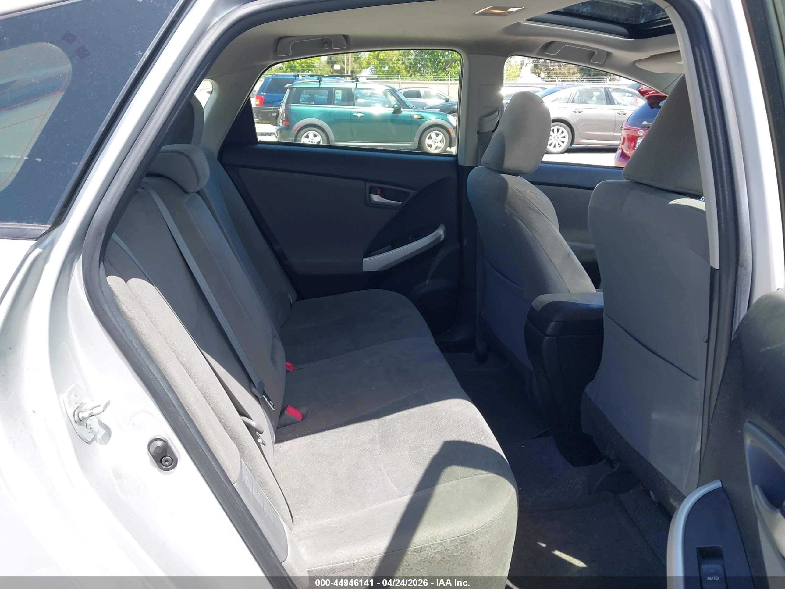 TOYOTA PRIUS image 8