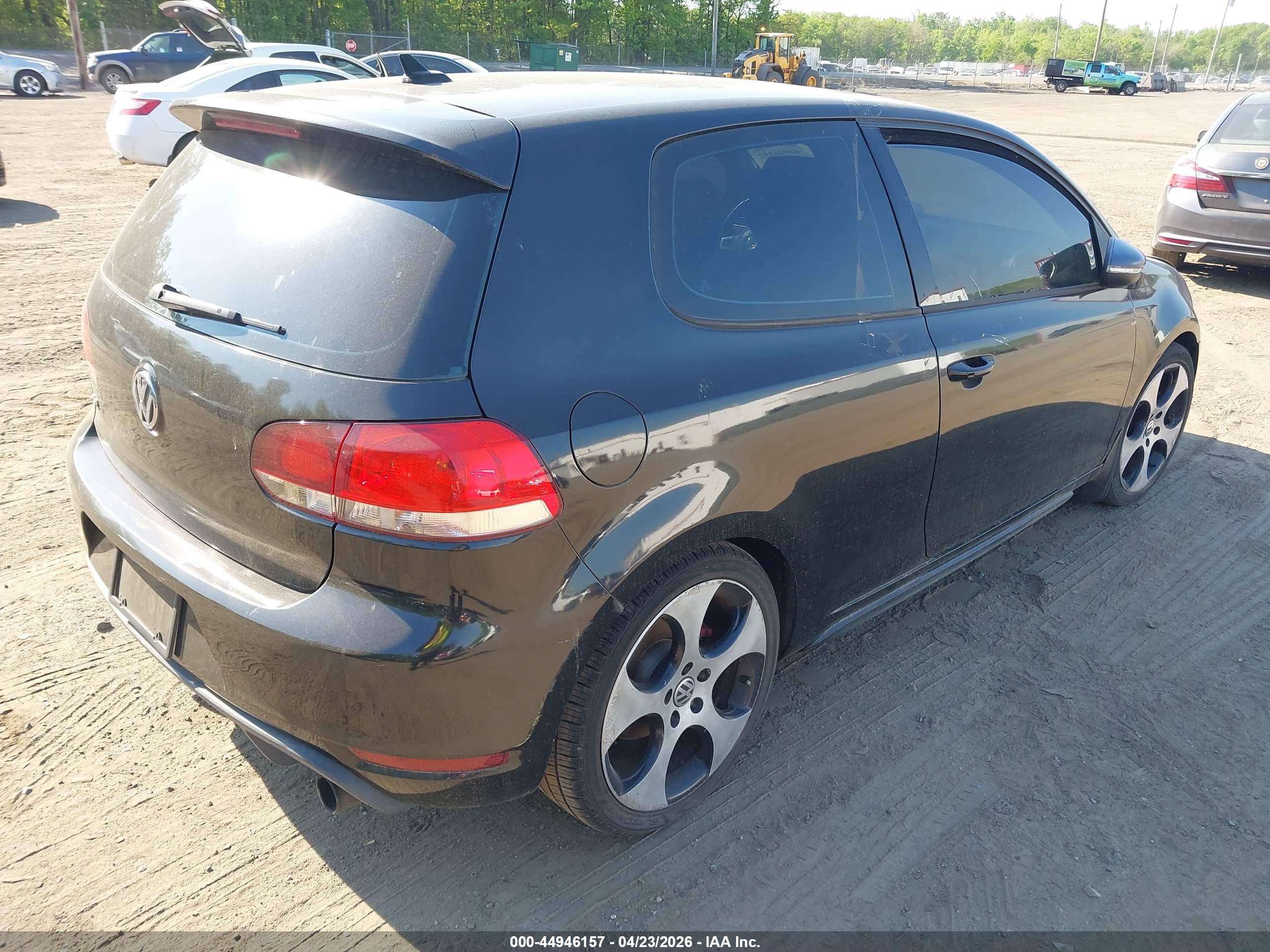 VOLKSWAGEN GTI image 4
