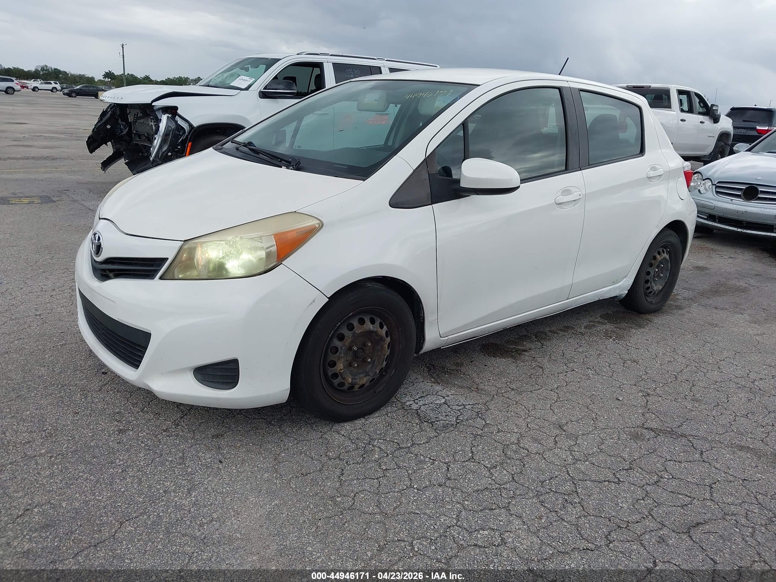 TOYOTA YARIS image 2