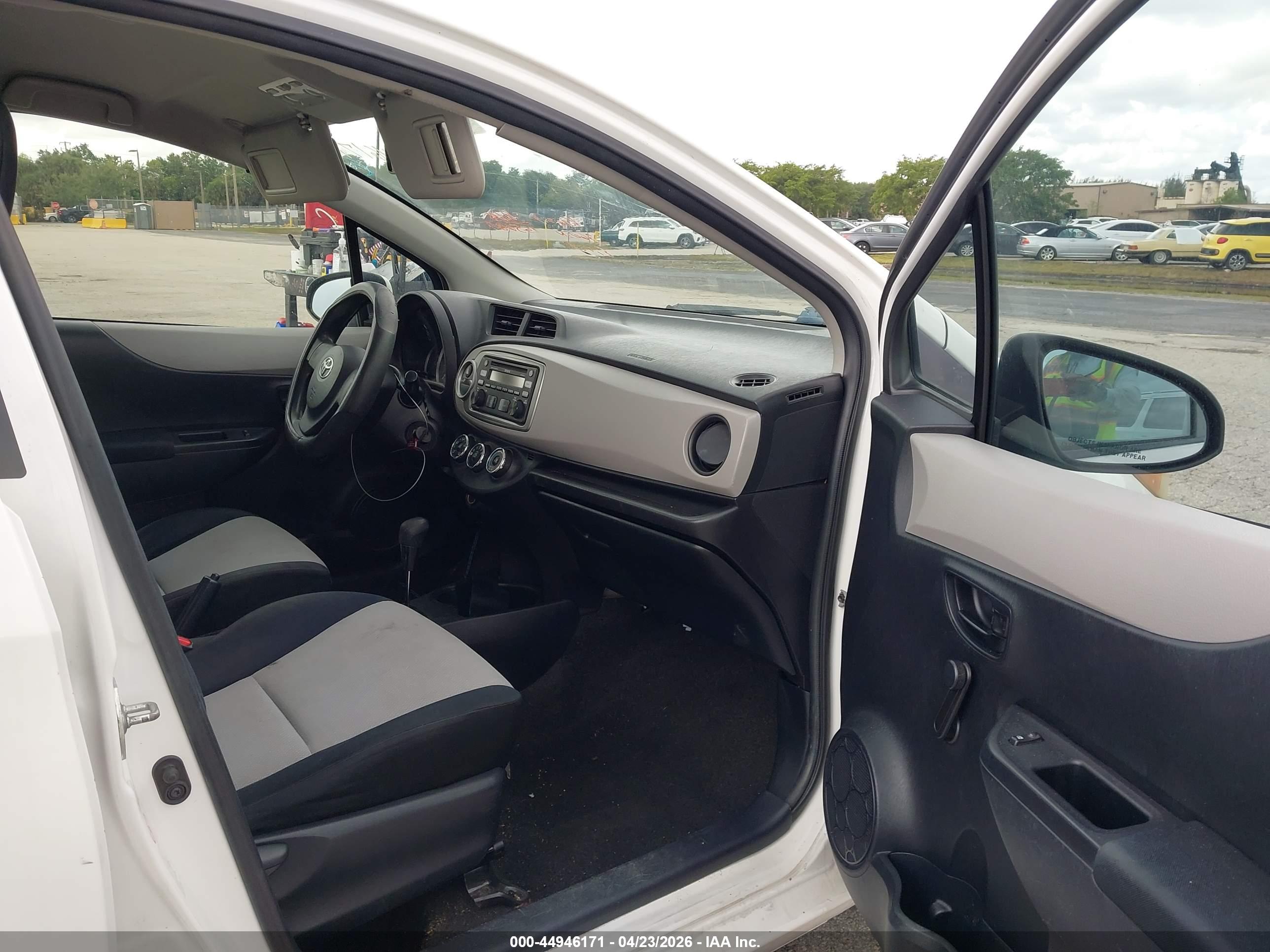 TOYOTA YARIS image 5