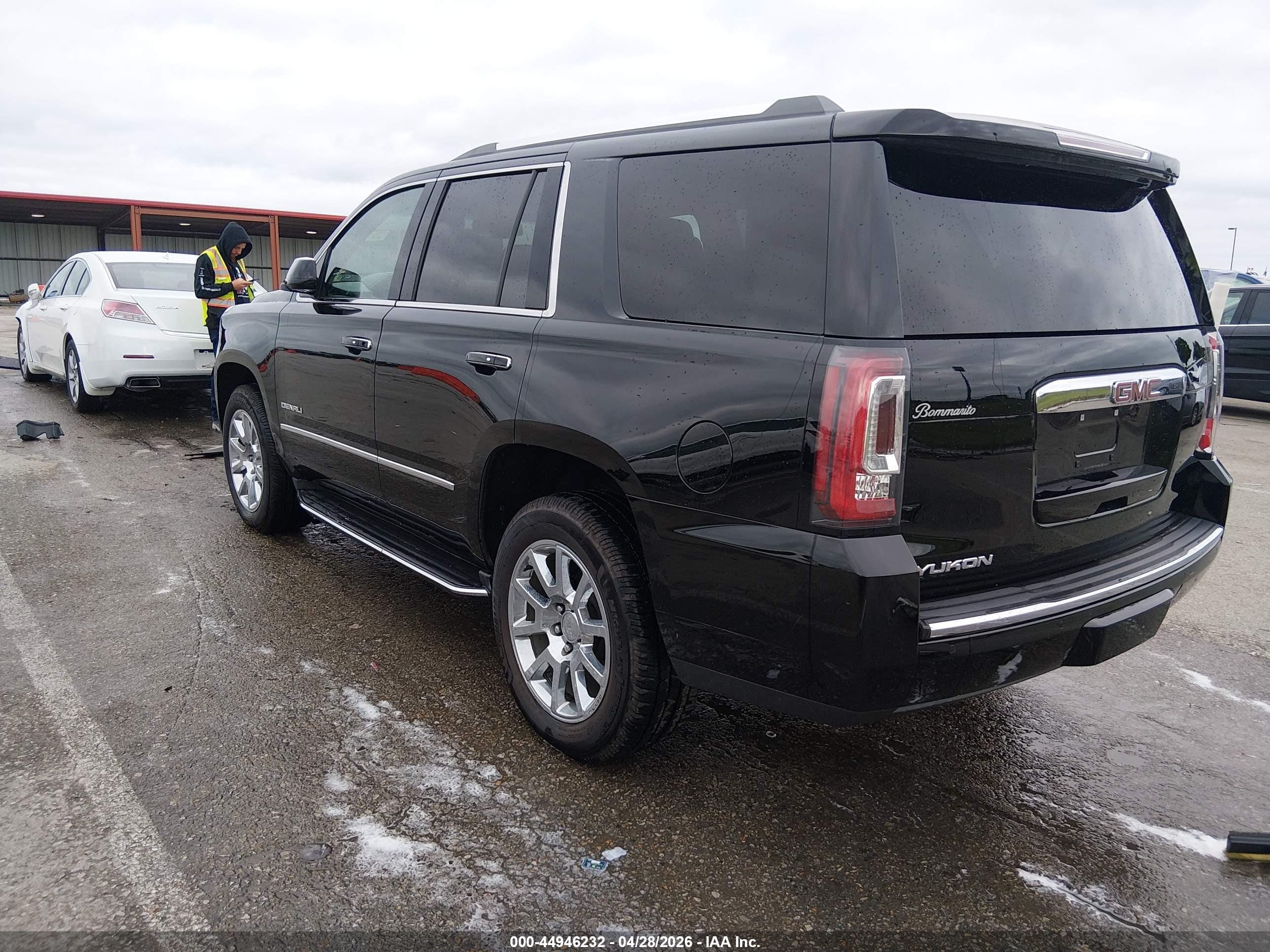 GMC YUKON image 3