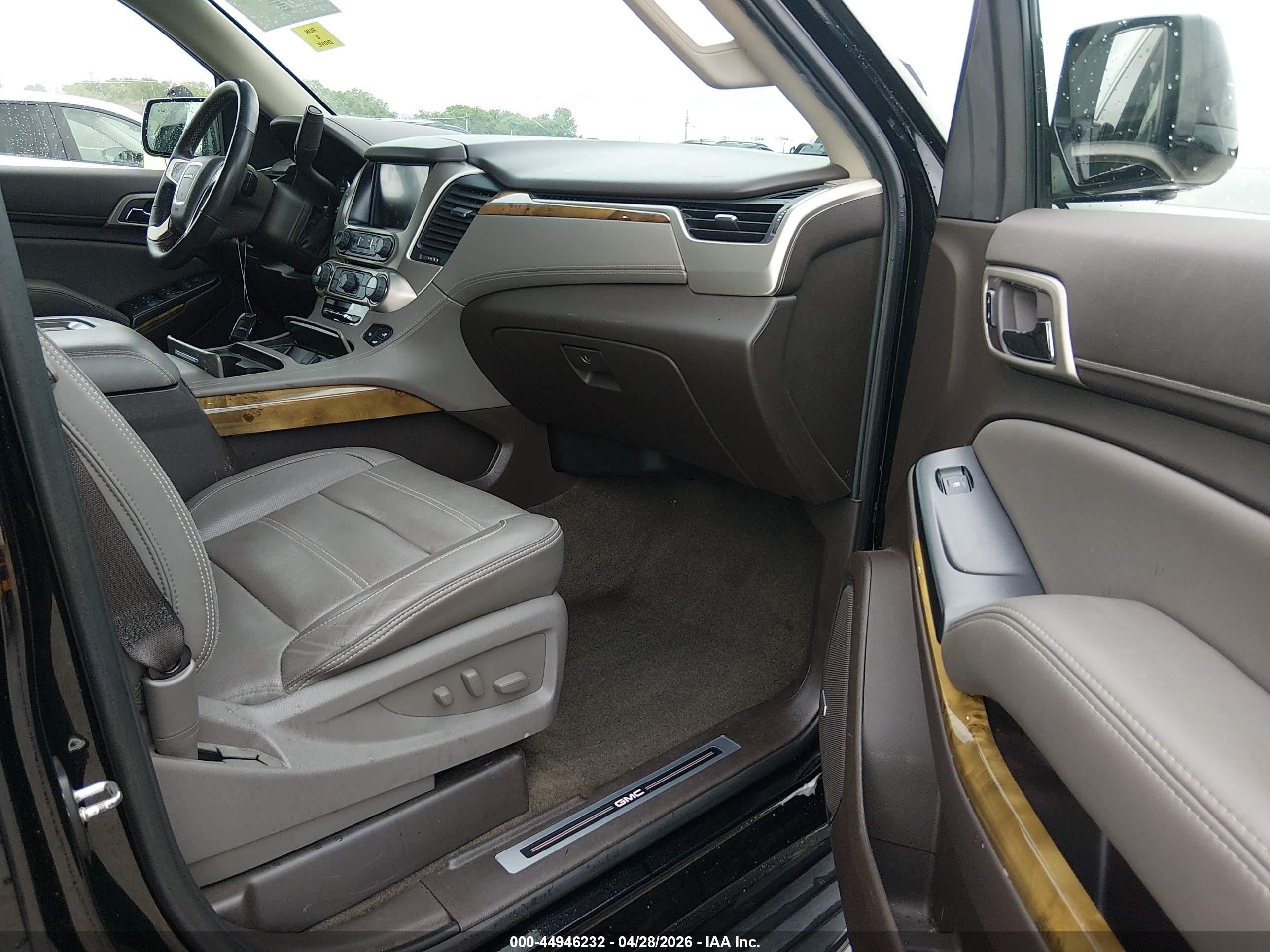 GMC YUKON image 5