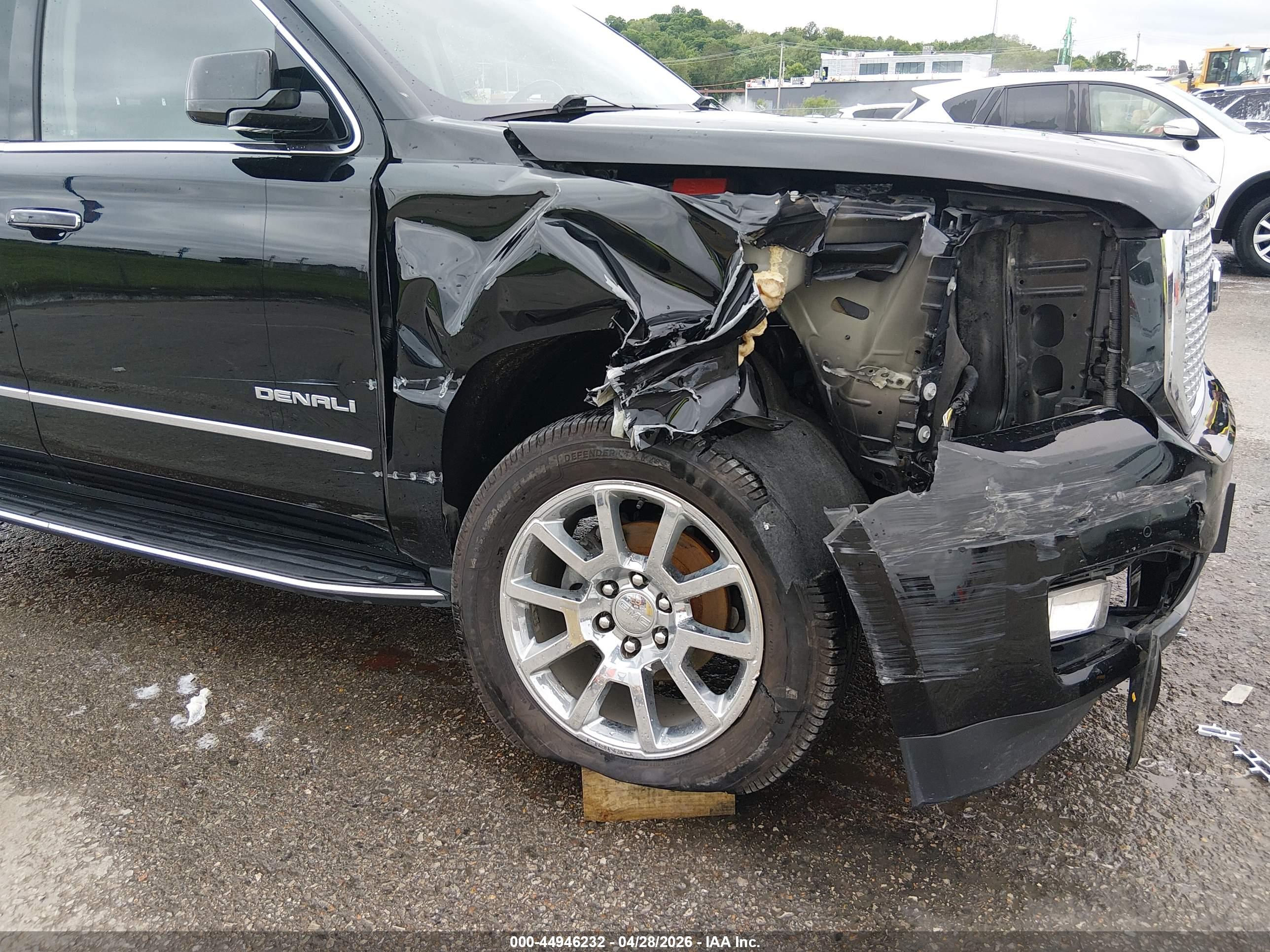 GMC YUKON image 6