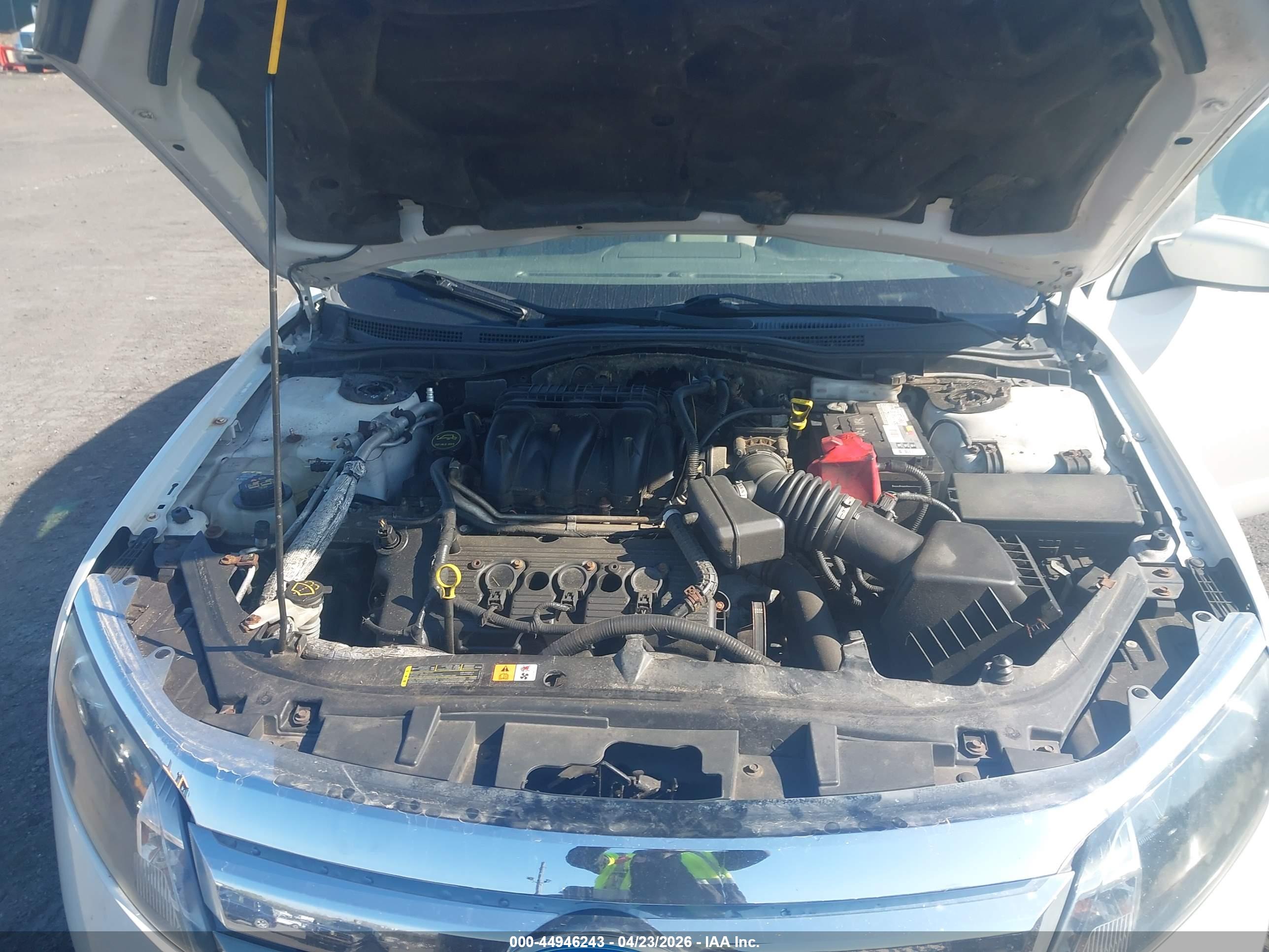 FORD FUSION image 10
