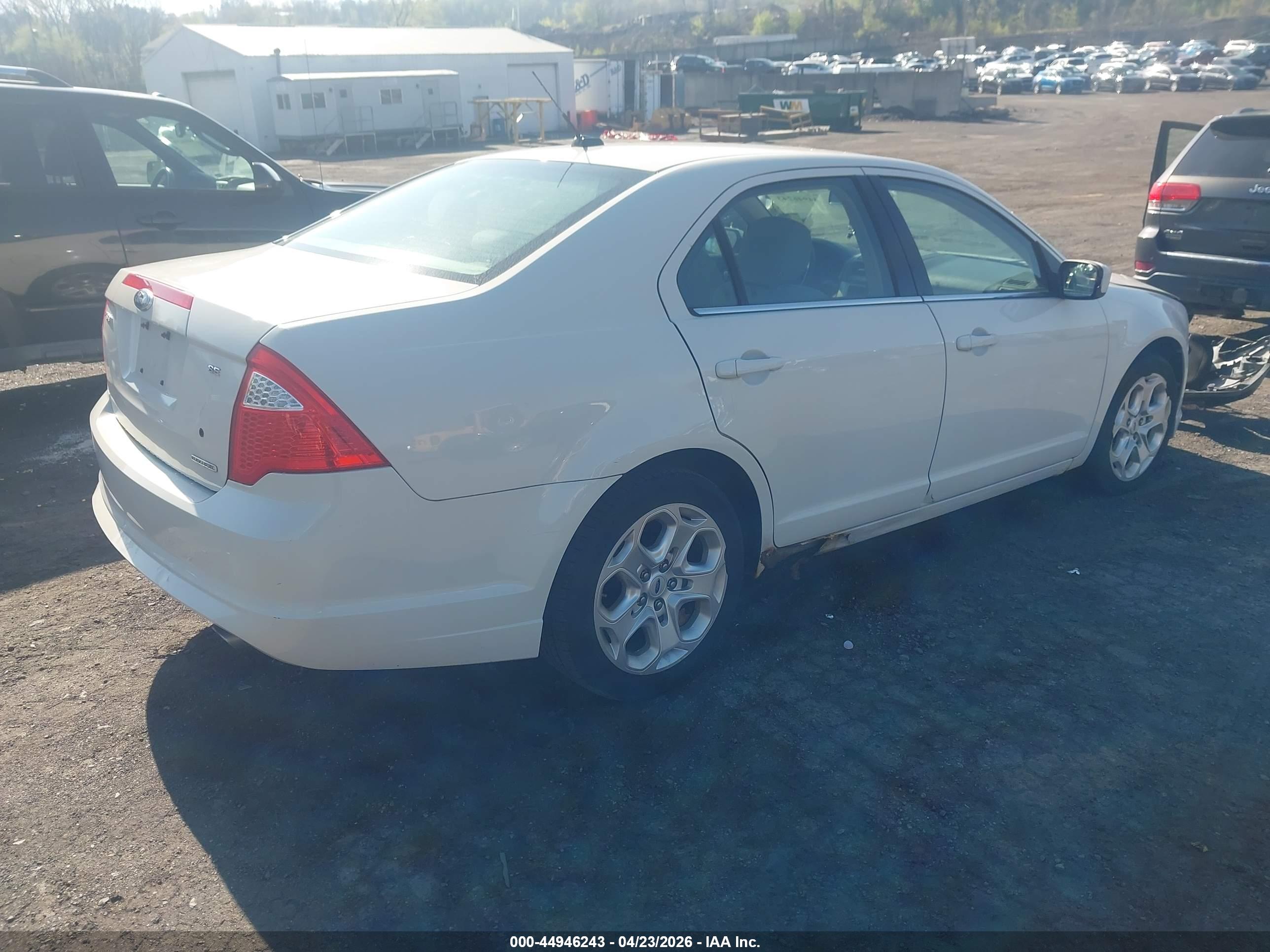 FORD FUSION image 4