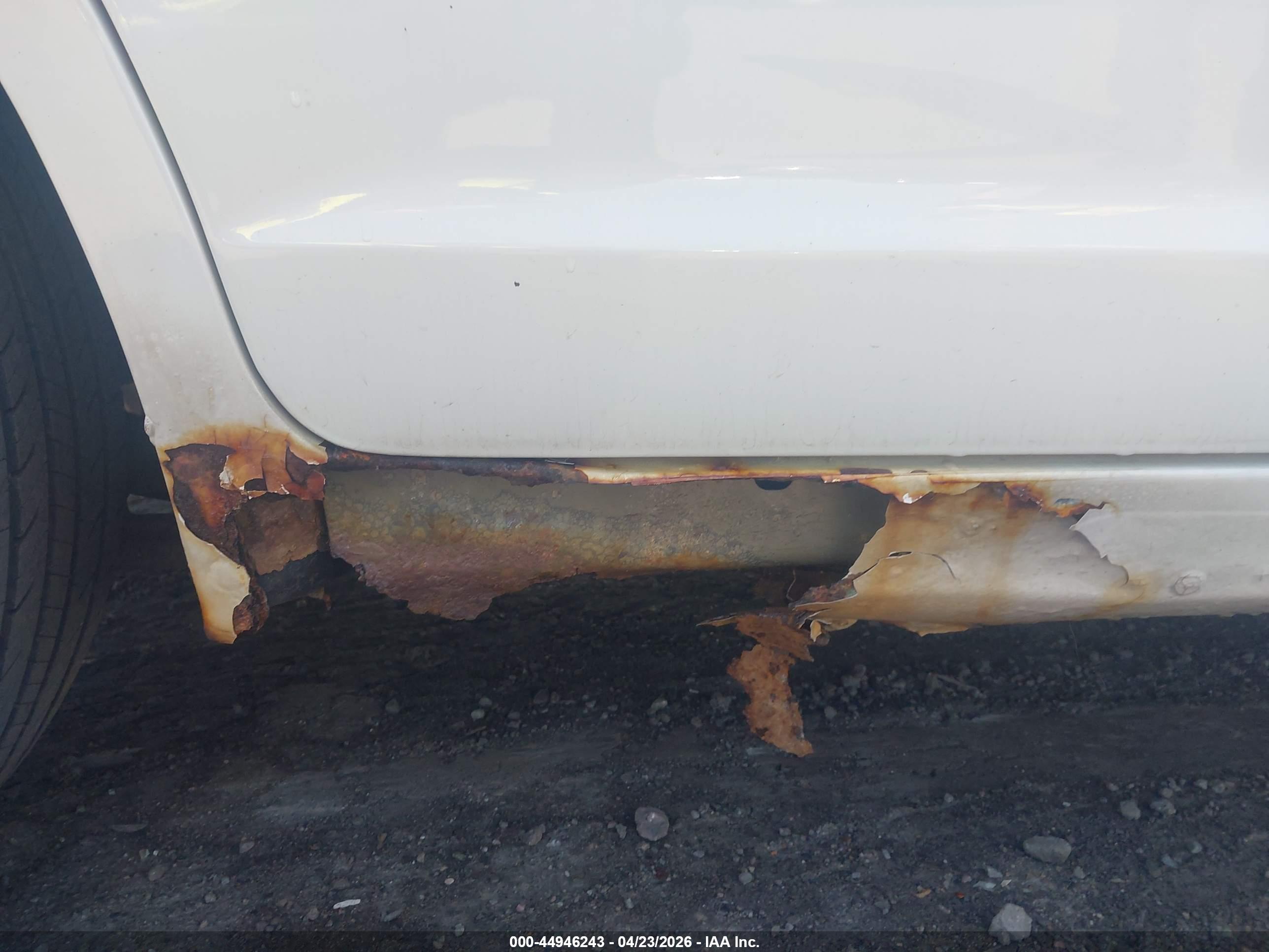 FORD FUSION image 6