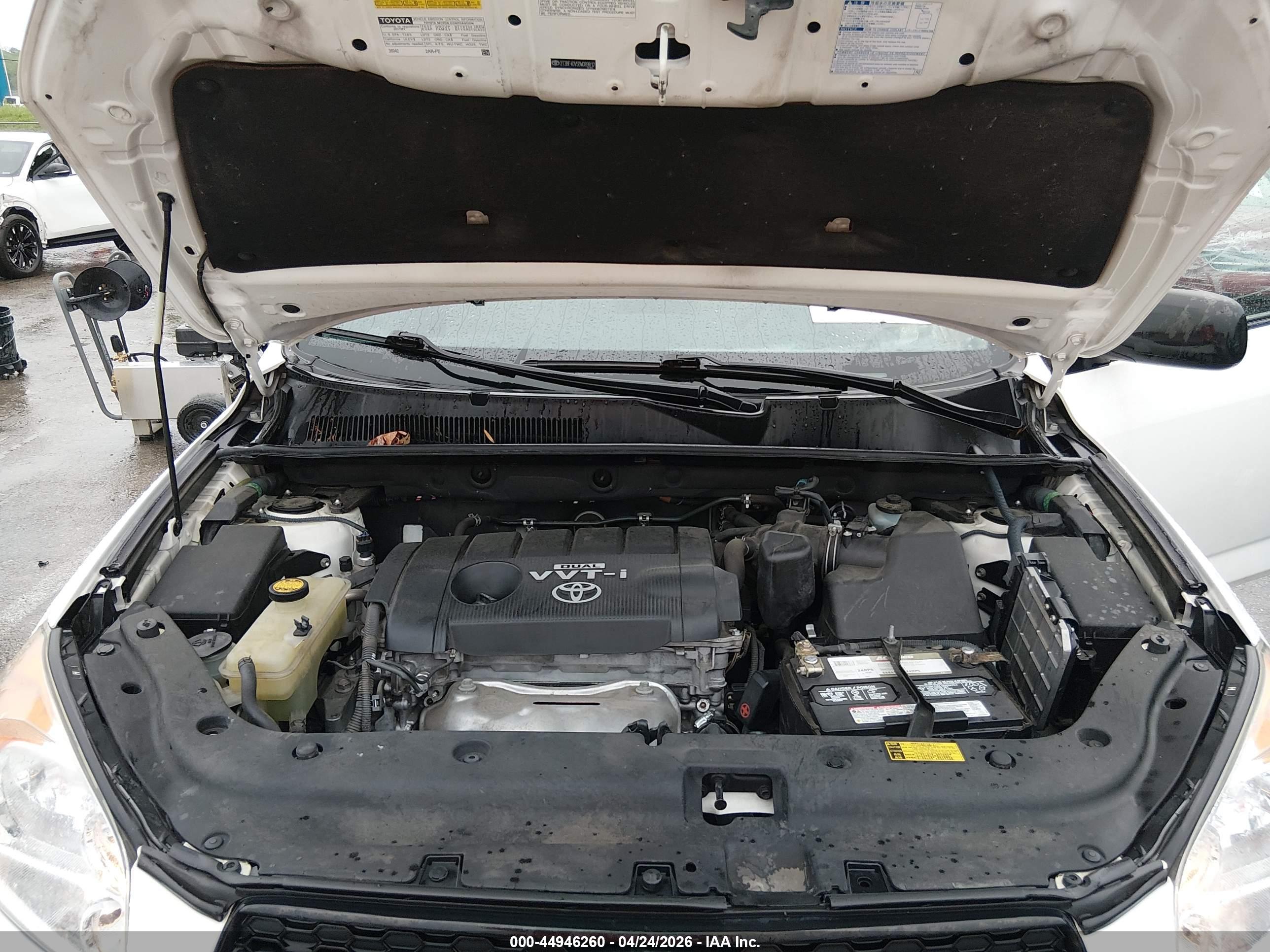 TOYOTA RAV4 image 10
