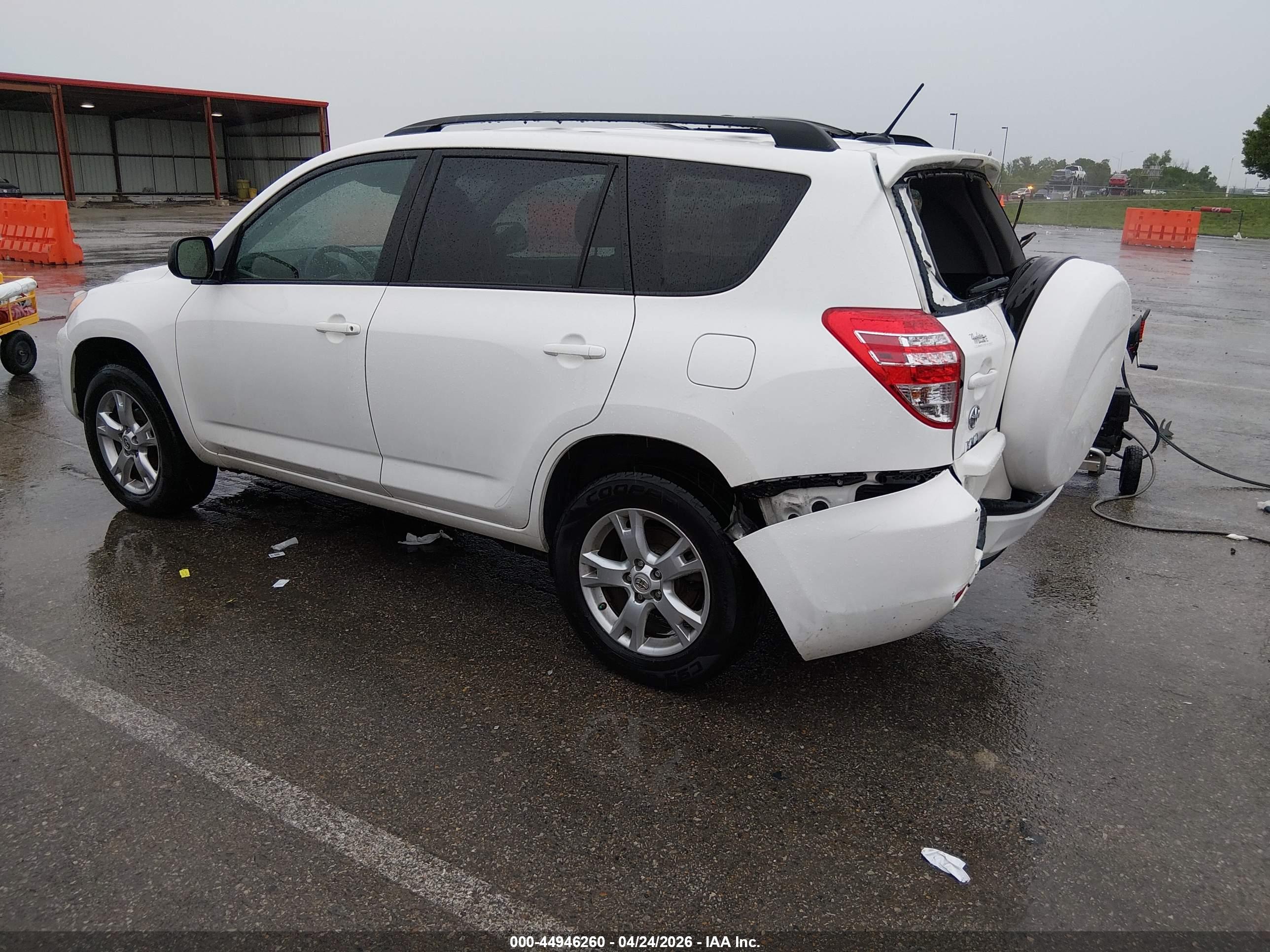 TOYOTA RAV4 image 3