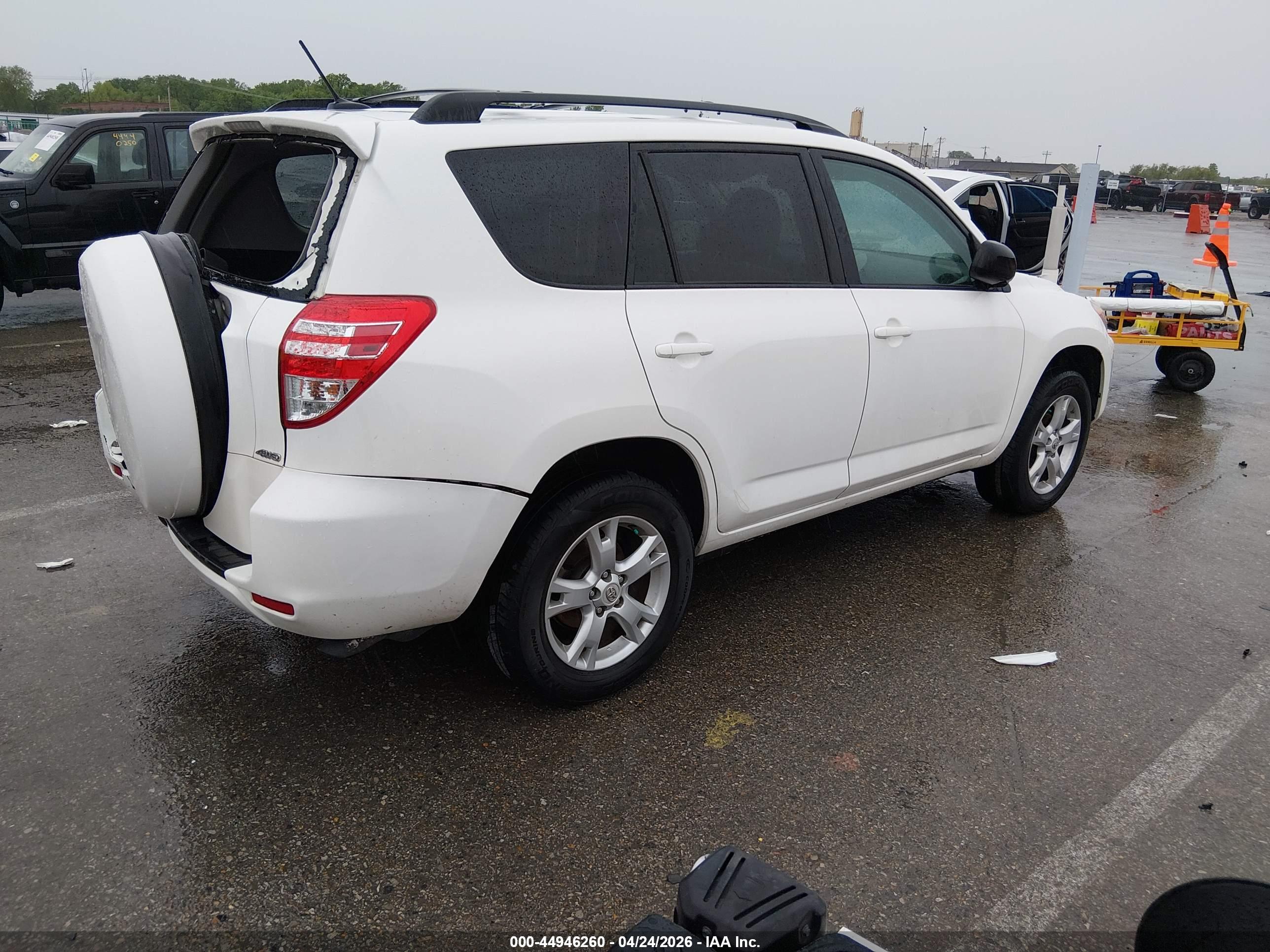 TOYOTA RAV4 image 4
