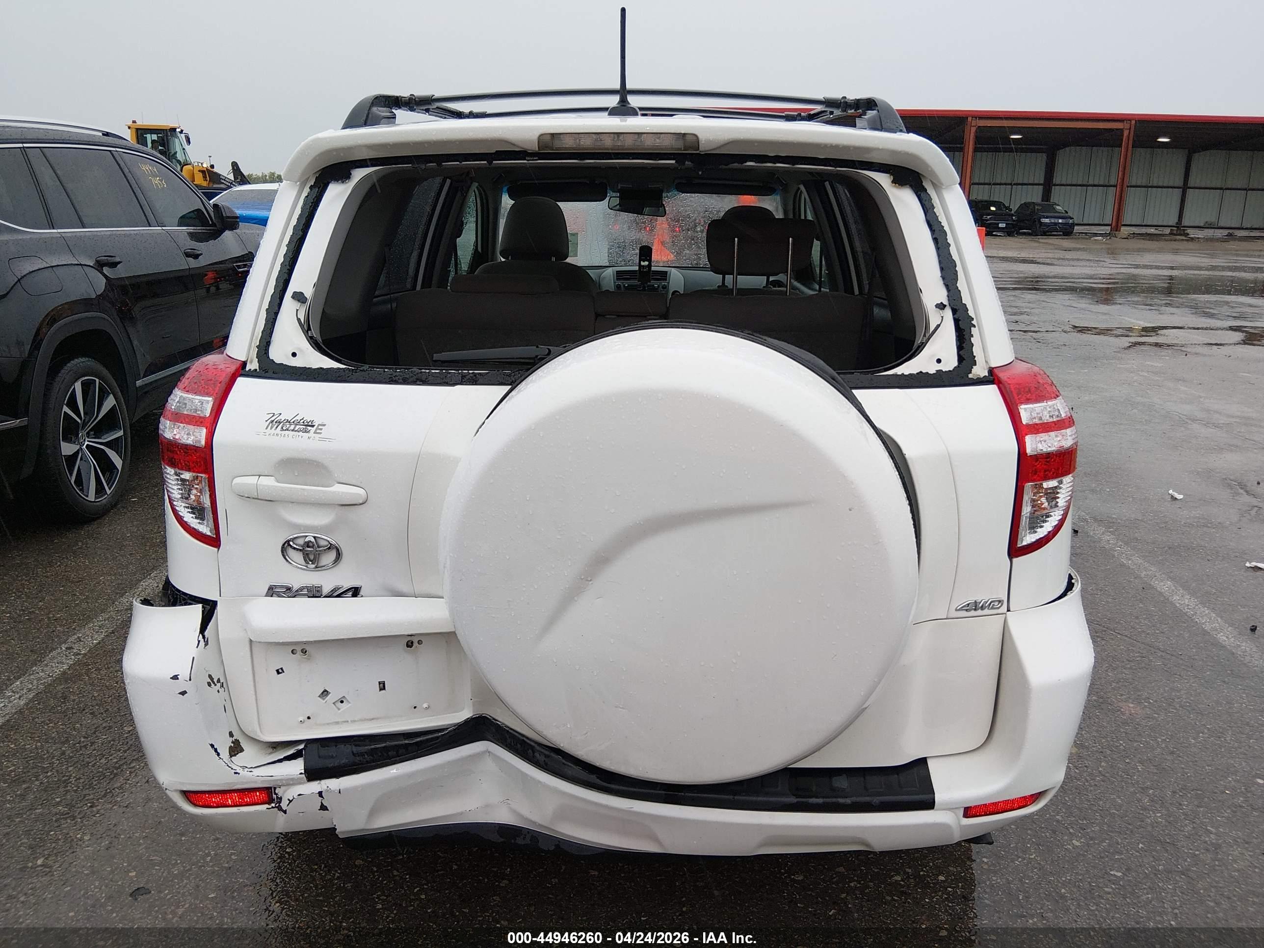 TOYOTA RAV4 image 6