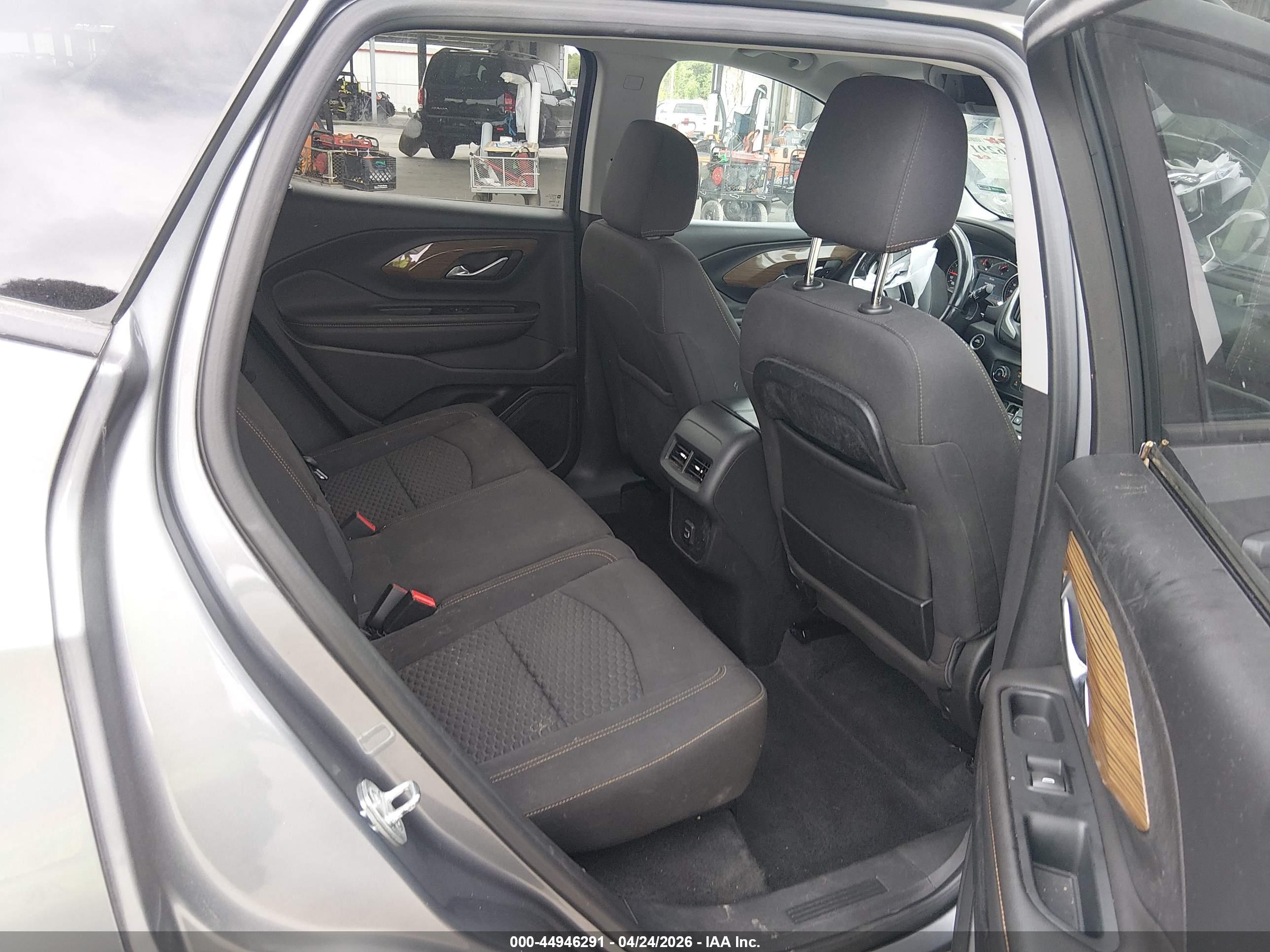 GMC TERRAIN image 8